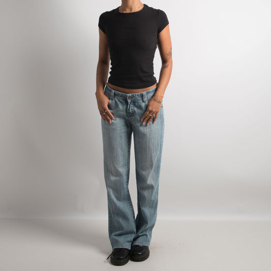 LIGHT WASH BOOTCUT JEANS