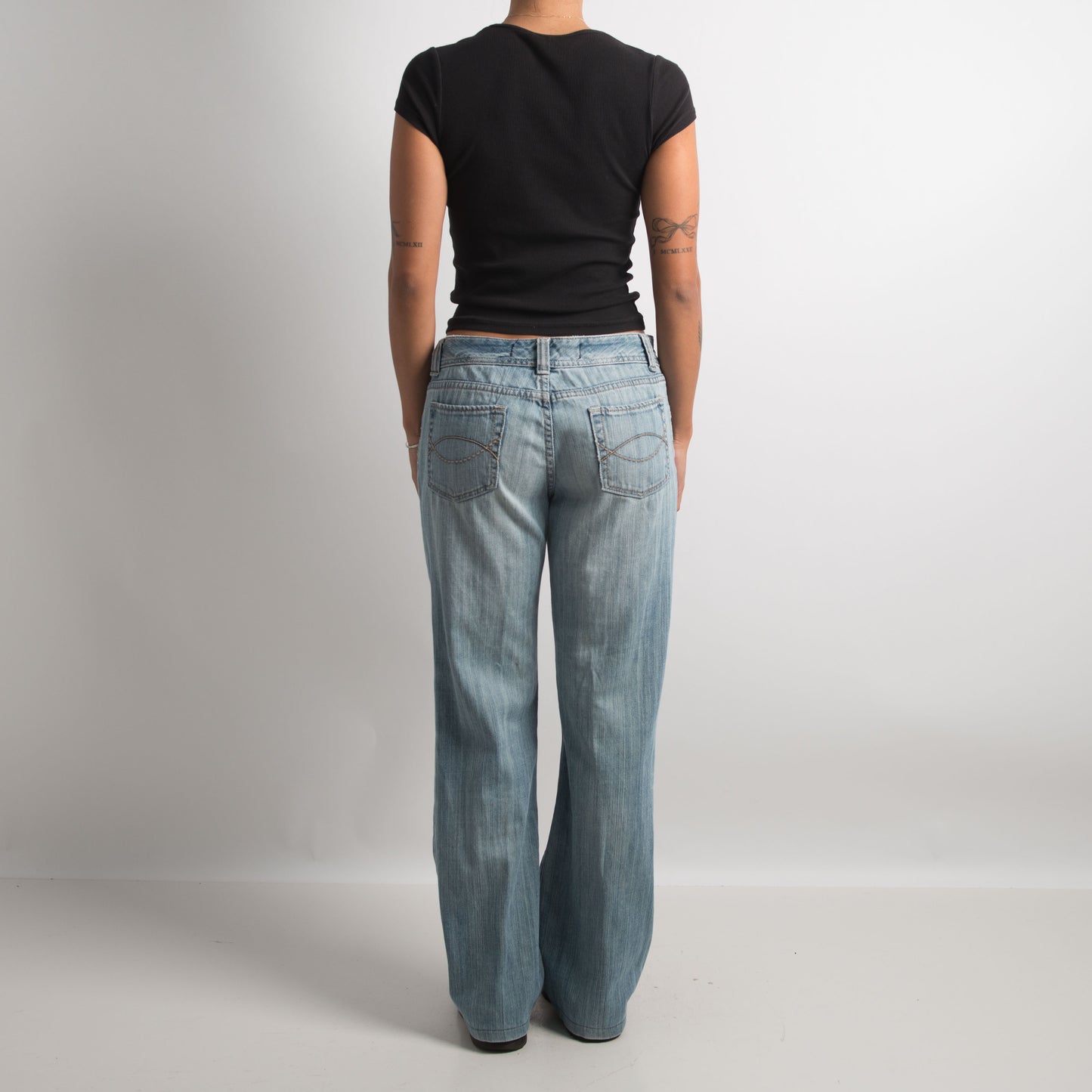 LIGHT WASH BOOTCUT JEANS