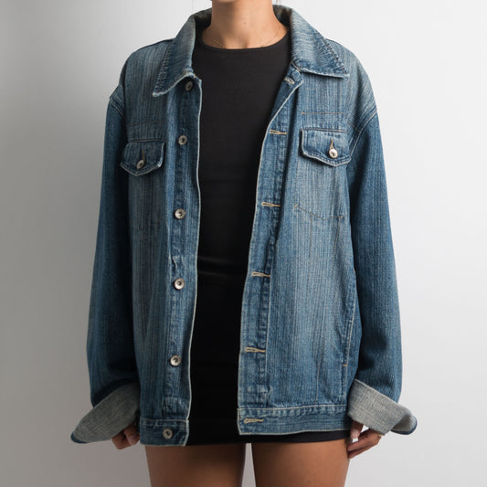 VESTE EN JEAN DÉLAVÉ