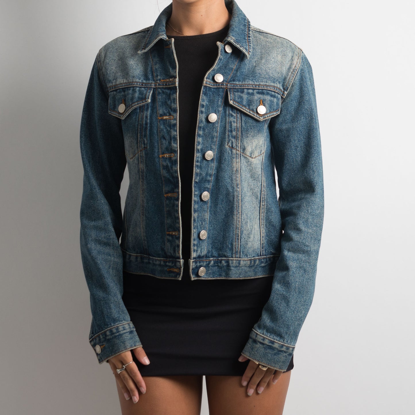 VESTE EN JEAN DÉLAVÉ