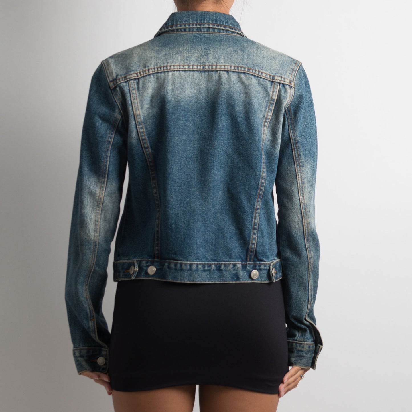 VESTE EN JEAN DÉLAVÉ