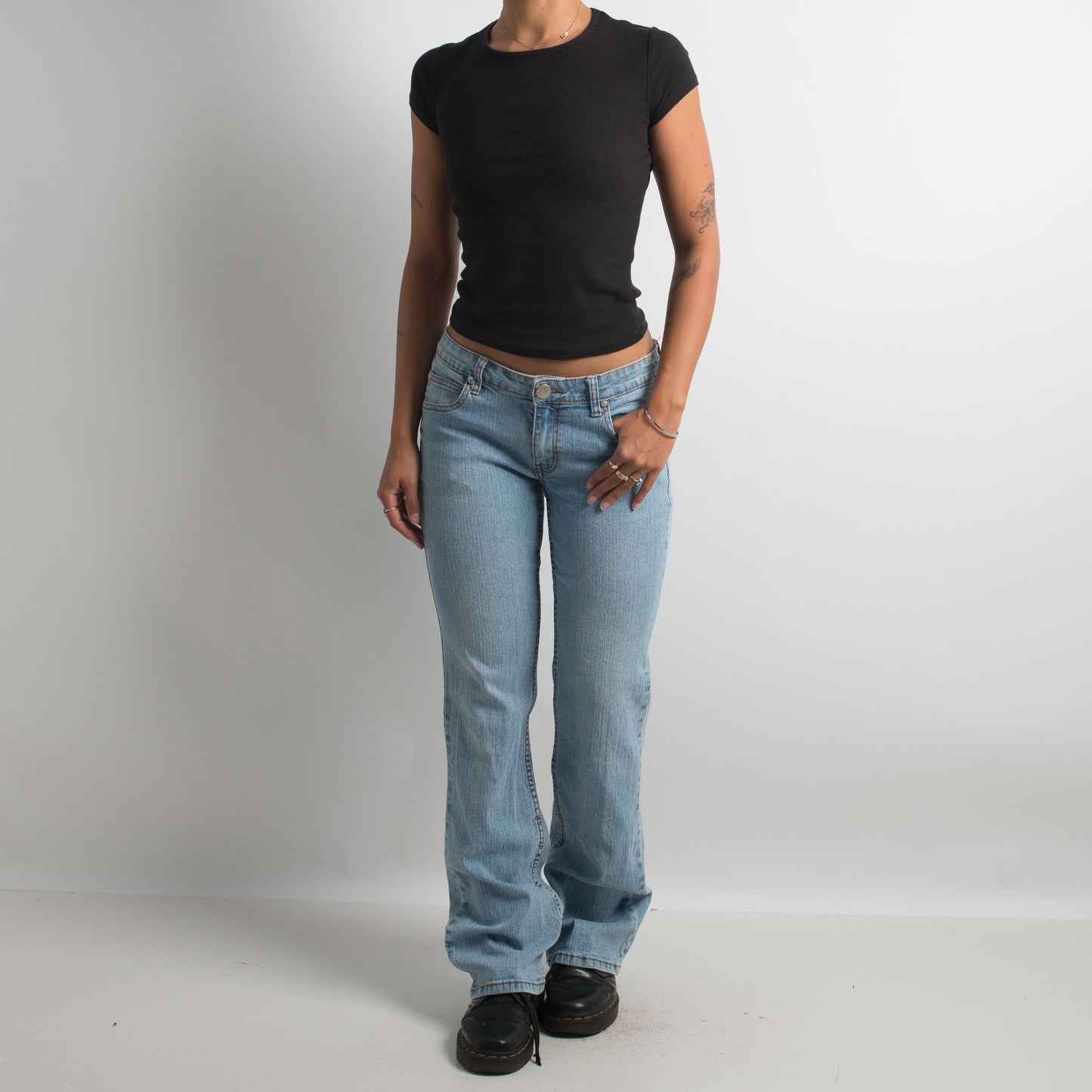 LIGHT WASH BOOTCUT JEANS