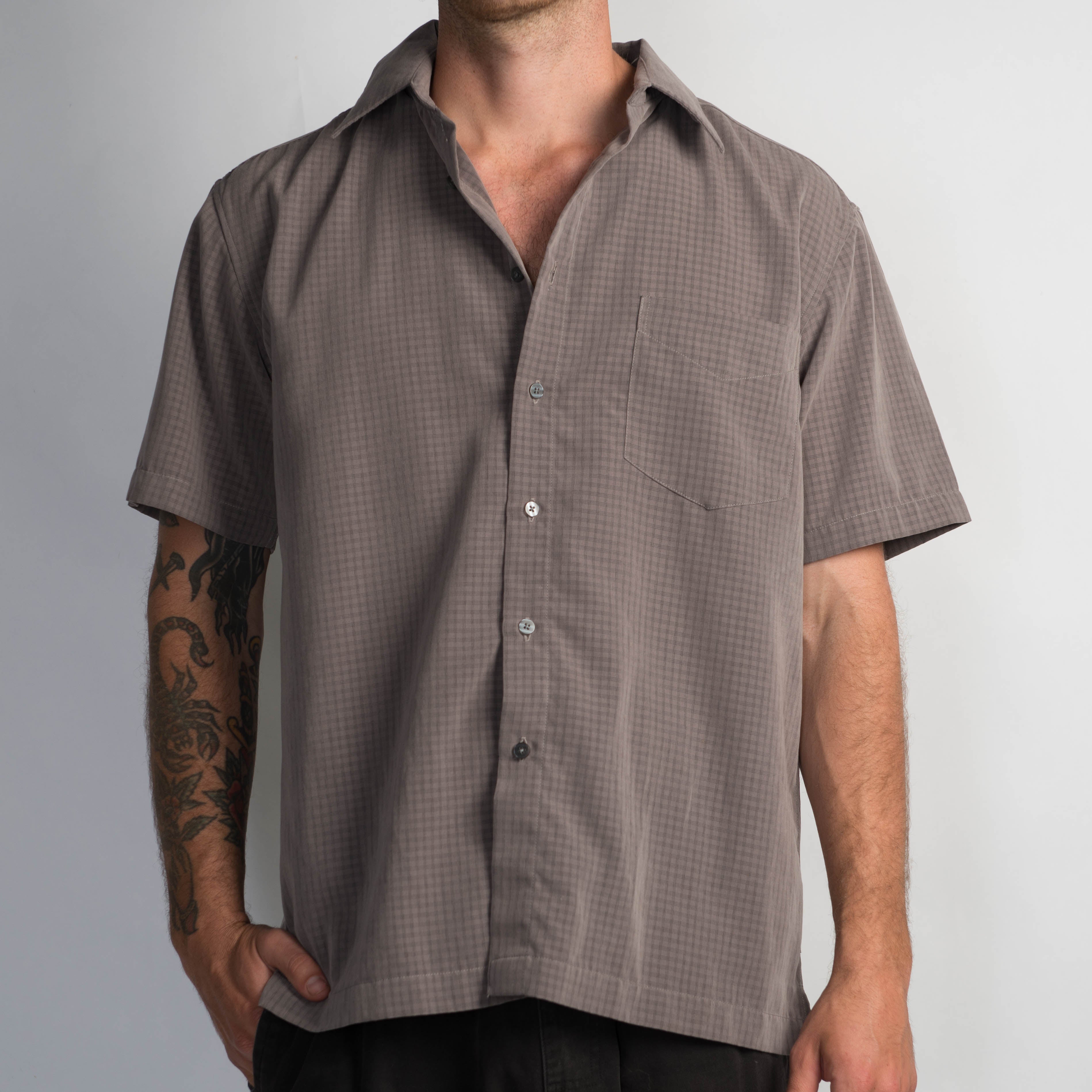 GREY CHECK BUTTON UP