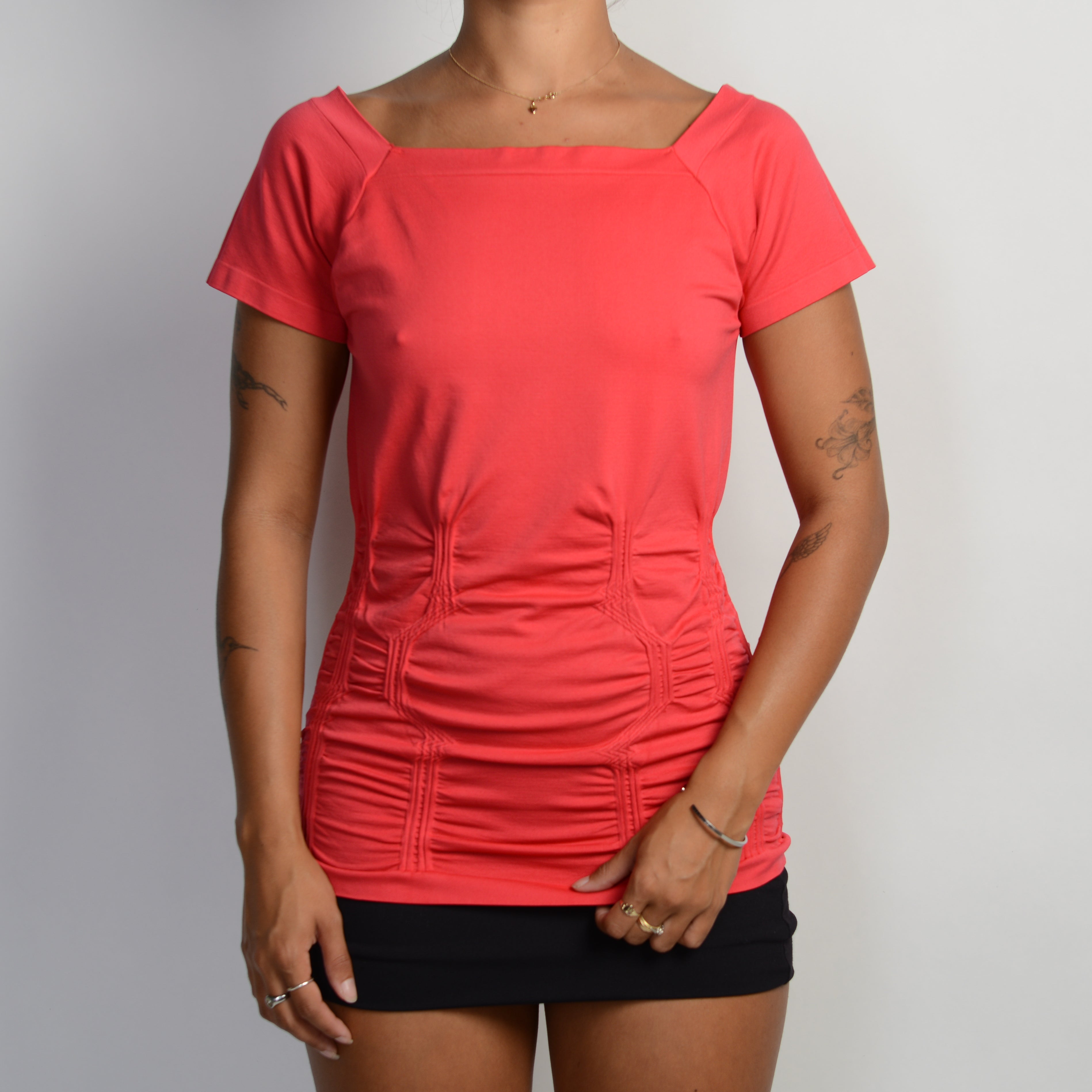 RED RUCHED STRETCH TOP