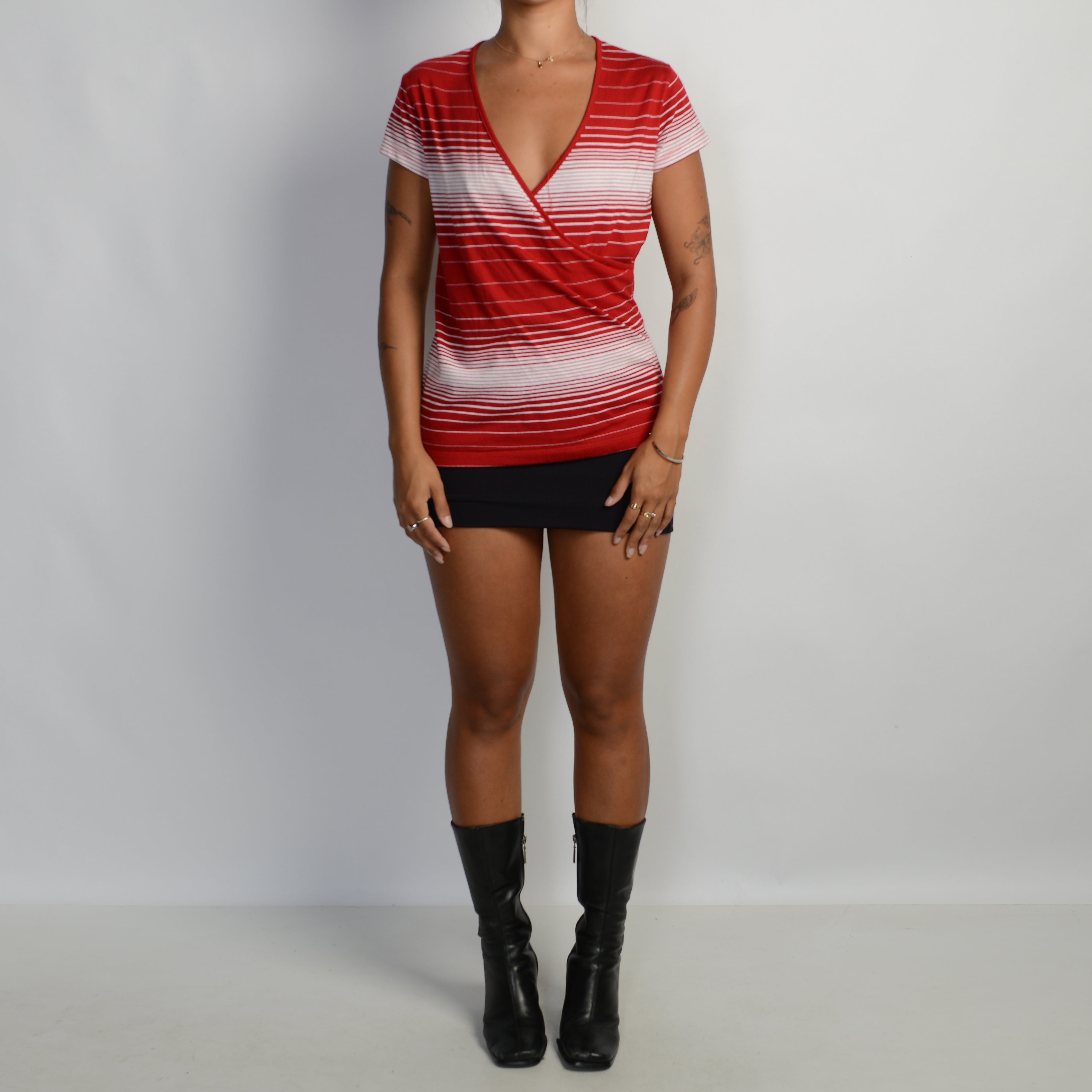RED STRIPE TOP