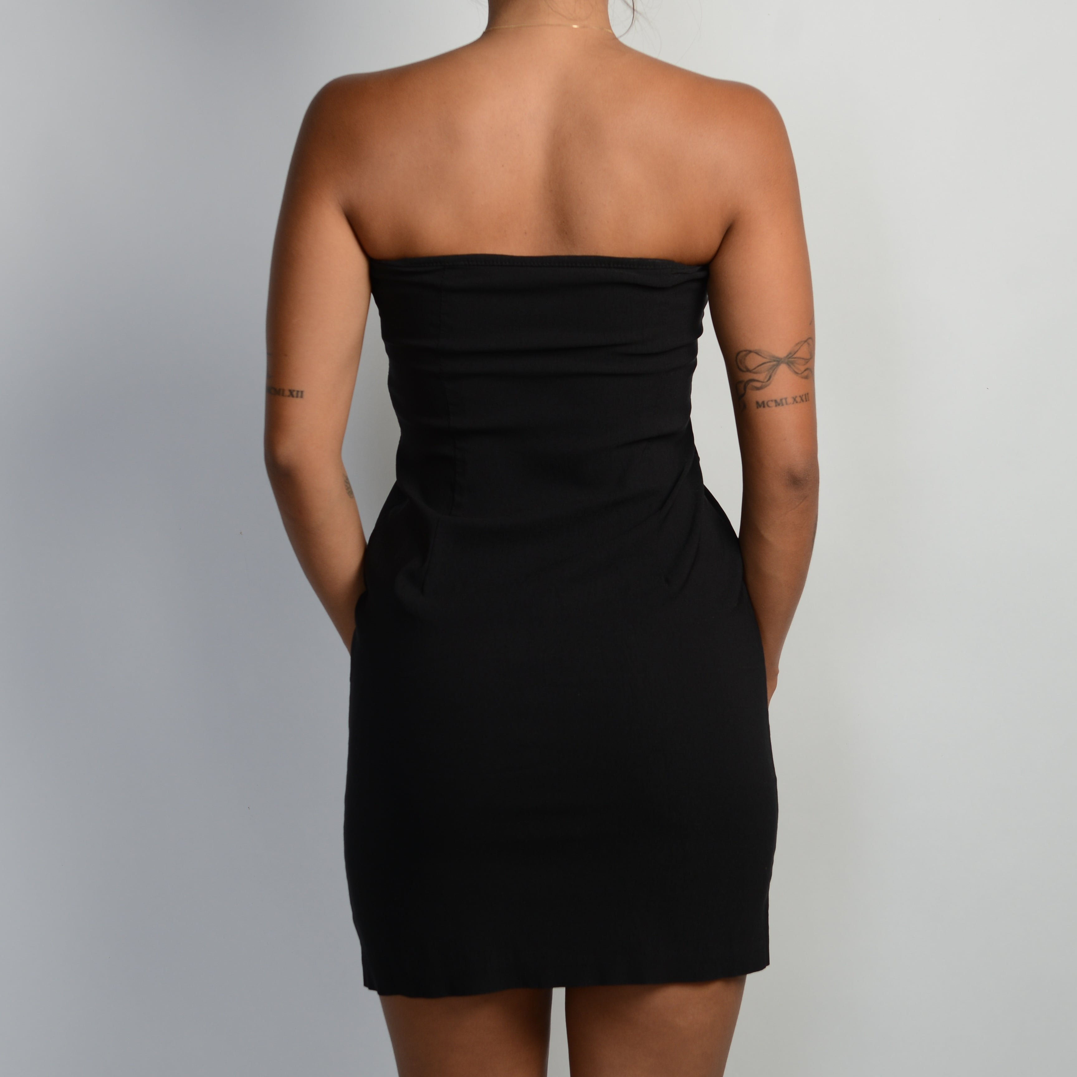 BLACK STRAPLESS DRESS