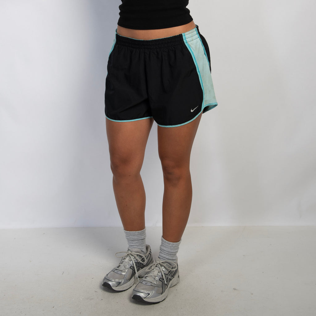 BLACK NIKE SHORTS