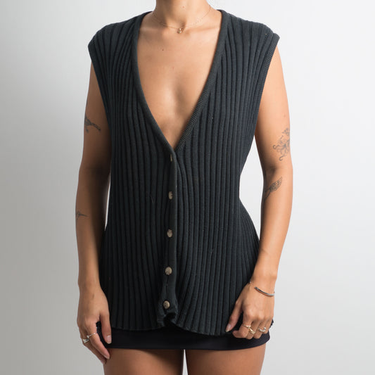 RIBBED SLEEVELESS KNIT