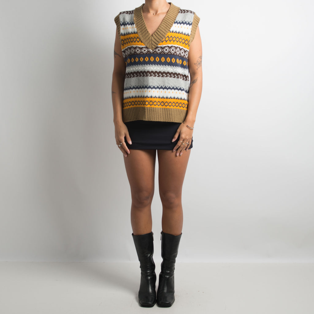 PATTERNED KNIT VEST