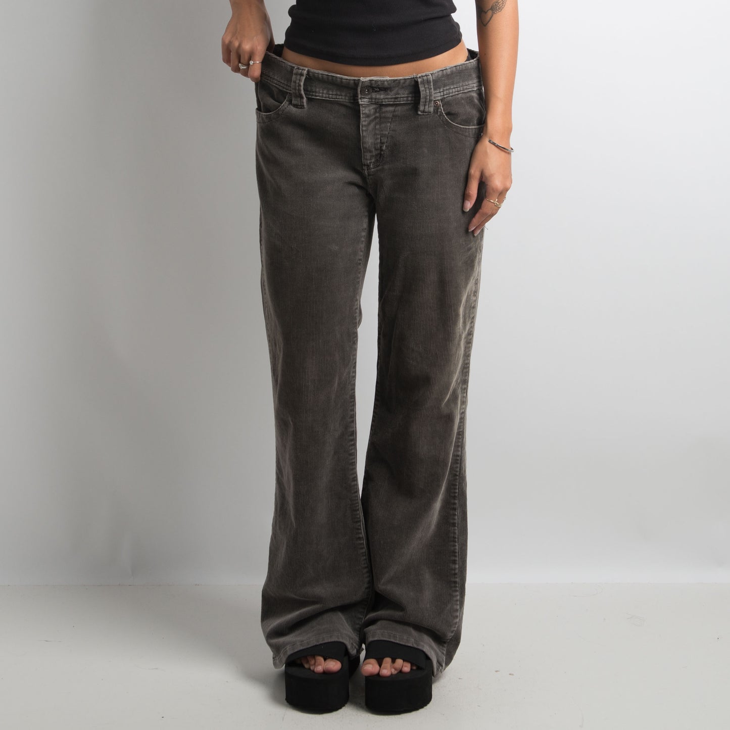 PANTALON BOOTCUT EN VELOURS CÔTELÉ