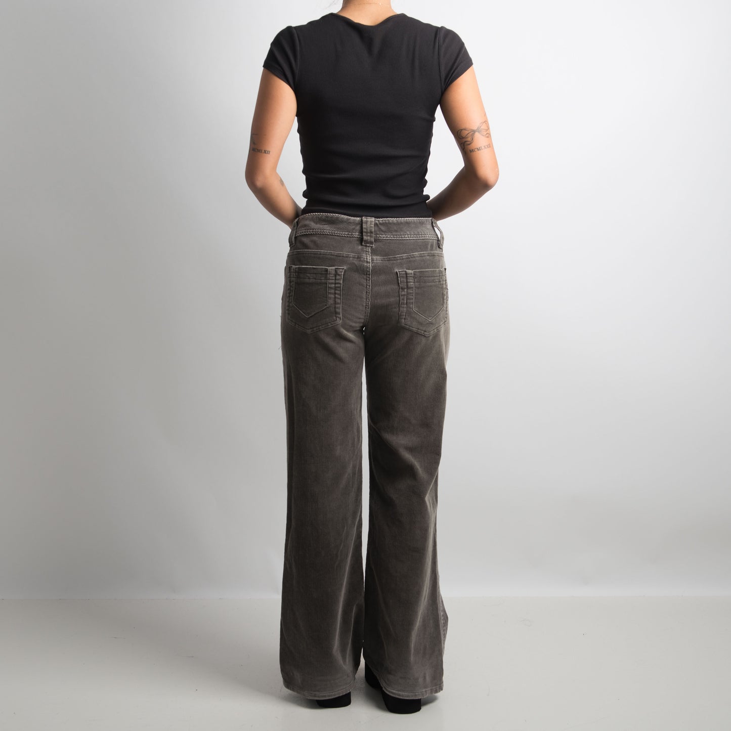 PANTALON BOOTCUT EN VELOURS CÔTELÉ