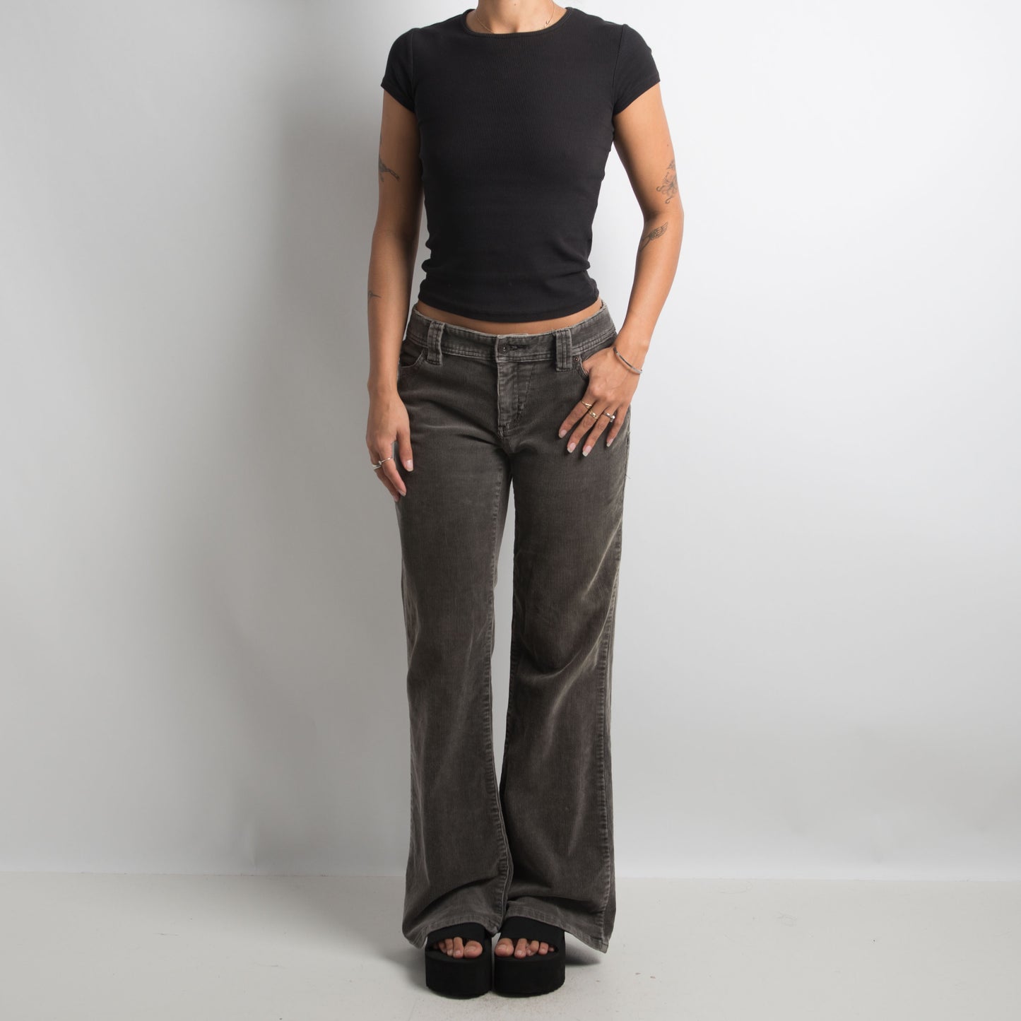 PANTALON BOOTCUT EN VELOURS CÔTELÉ