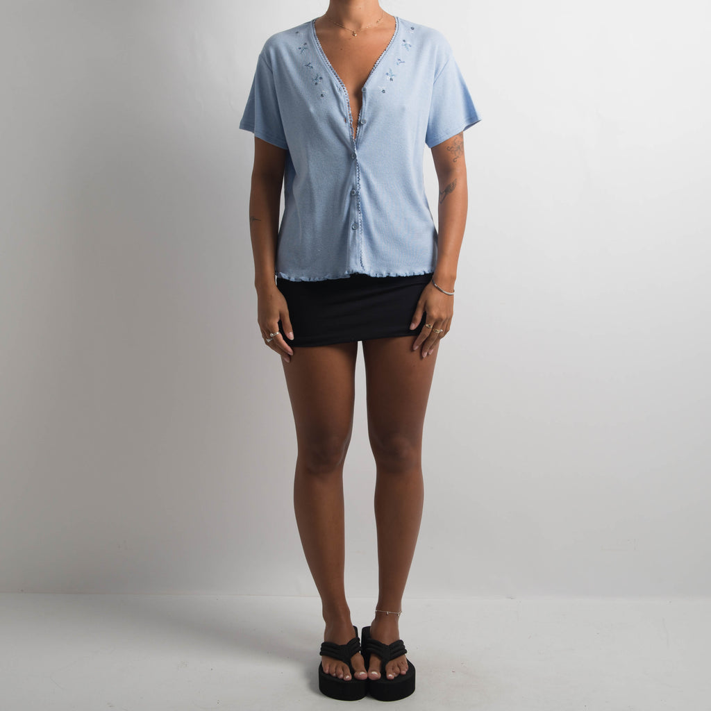 BLUE EMBROIDERED BUTTON TEE