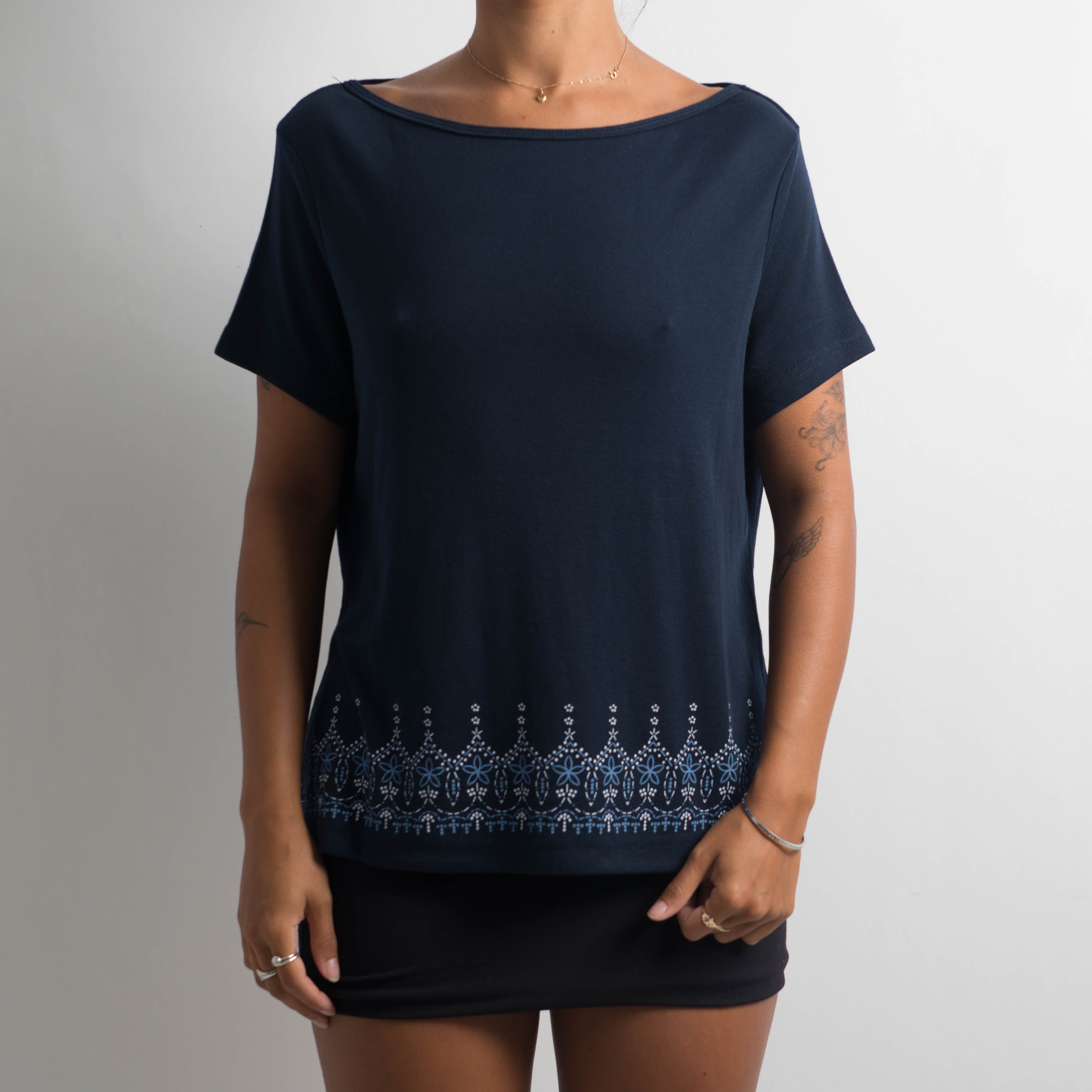 NAVY PATTERN TEE