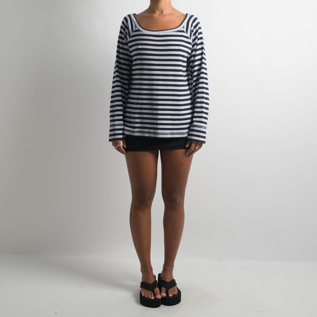 NAVY STRIPE LONG SLEEVE TOP