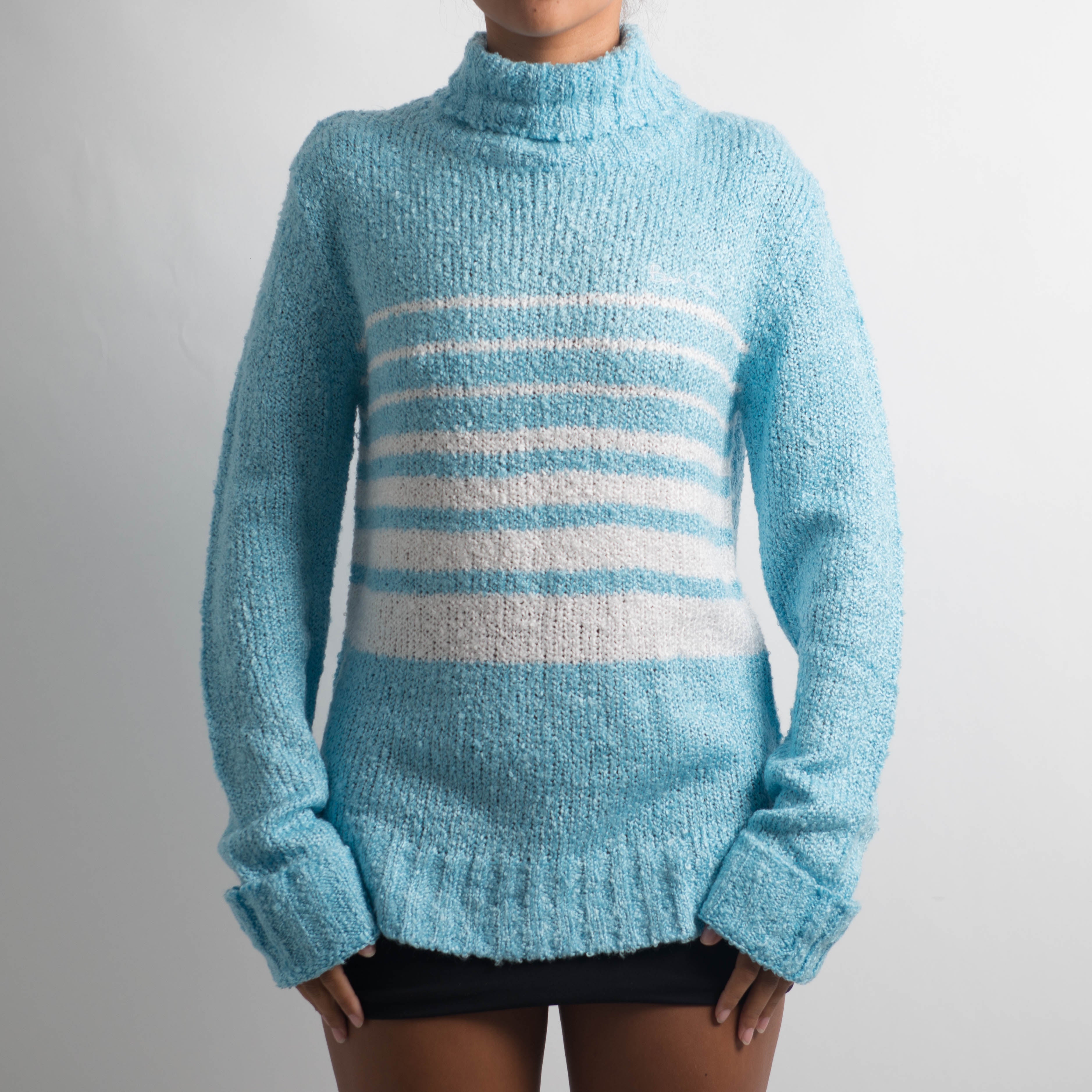 BLUE KNIT TURTLENECK SWEATER