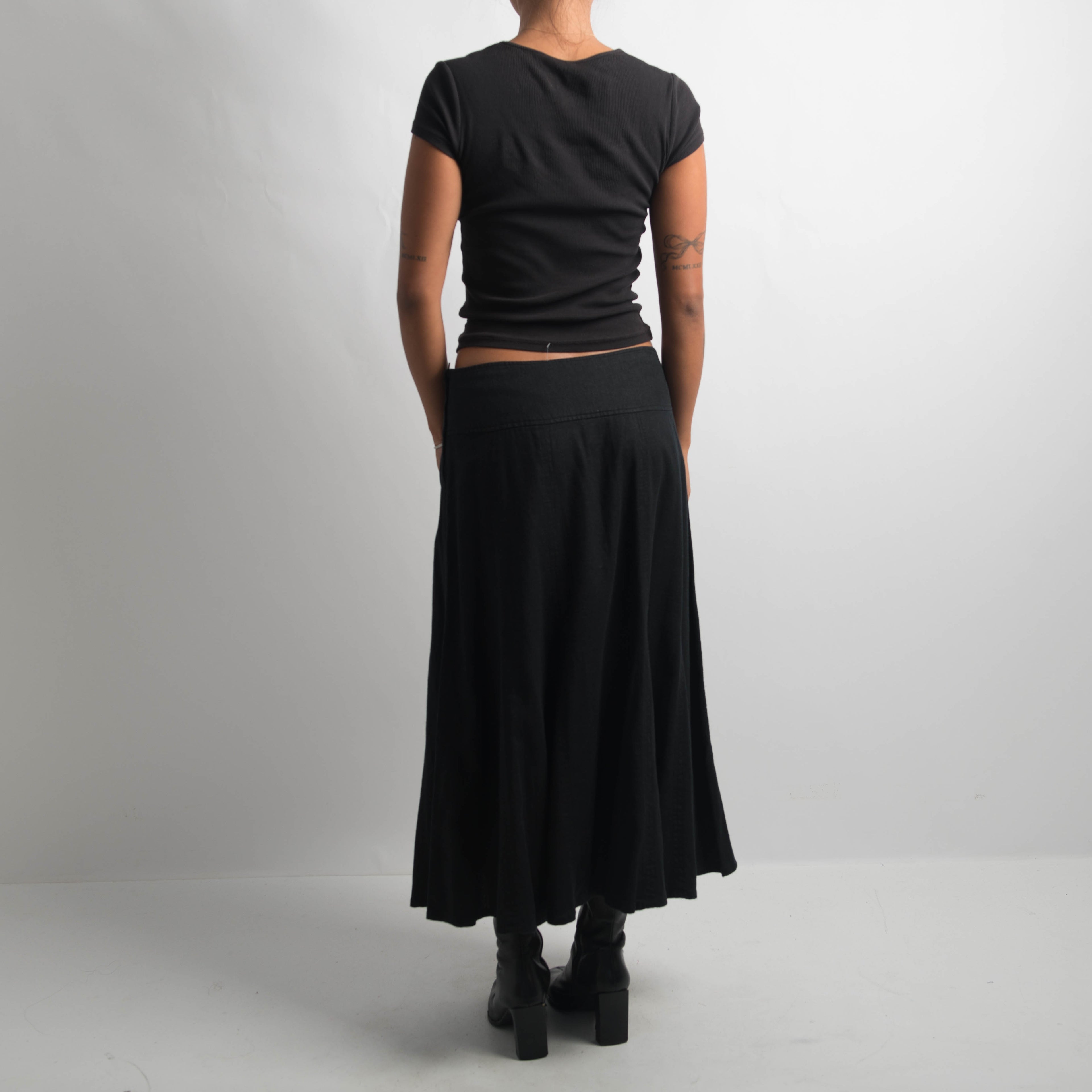 BLACK LONGLINE LINEN SKIRT