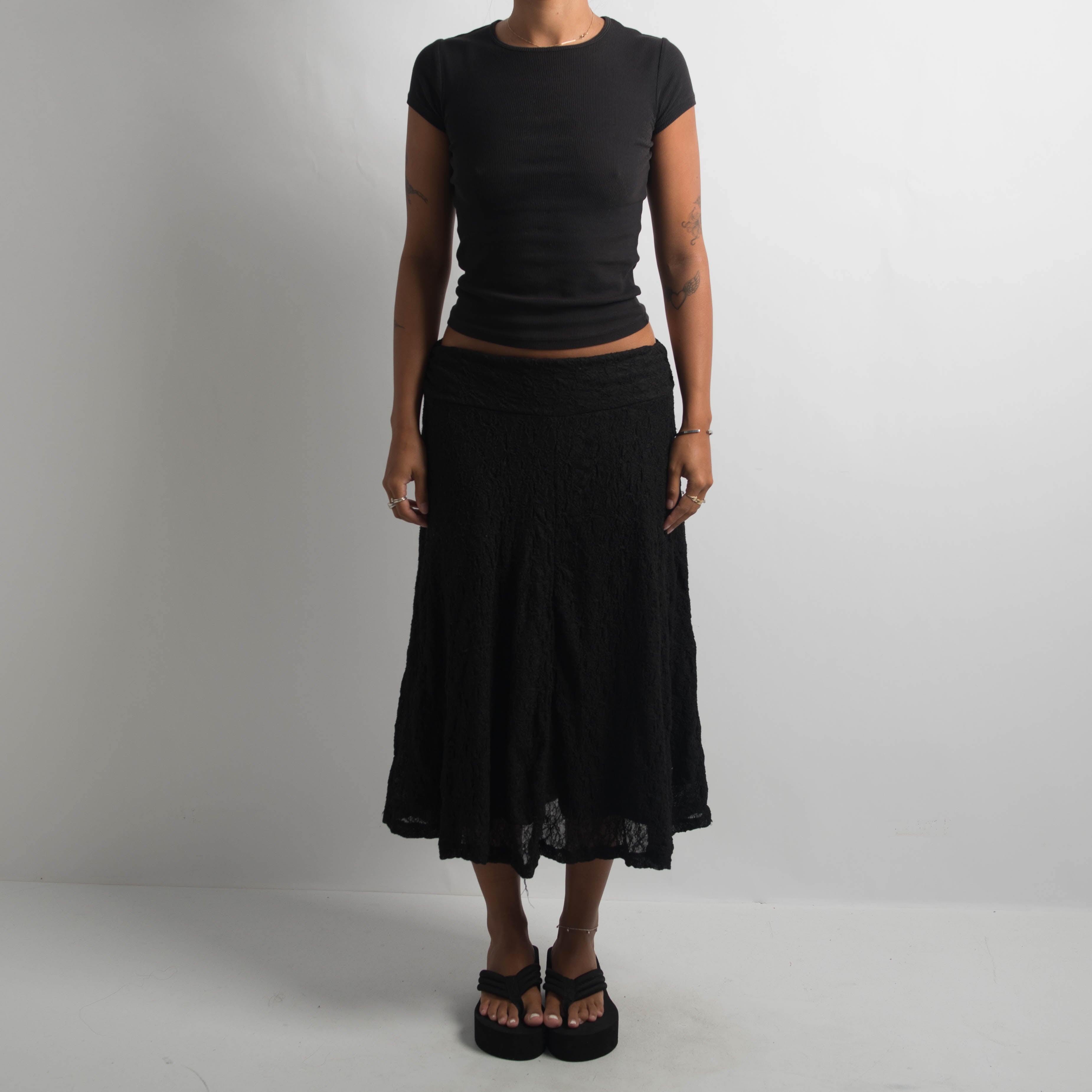 BLACK LACE LONGLINE SKIRT