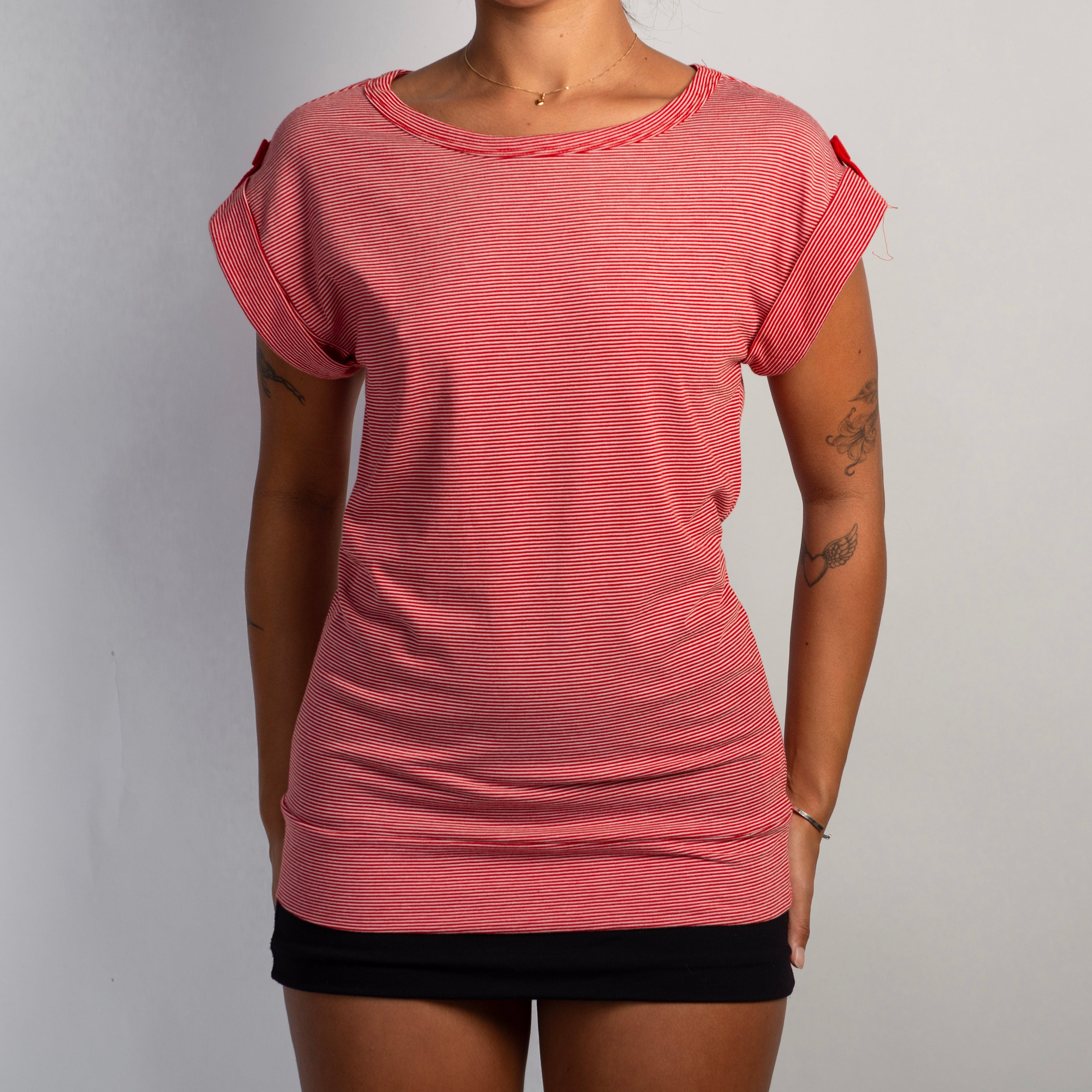 RED STRIPE TSHIRT