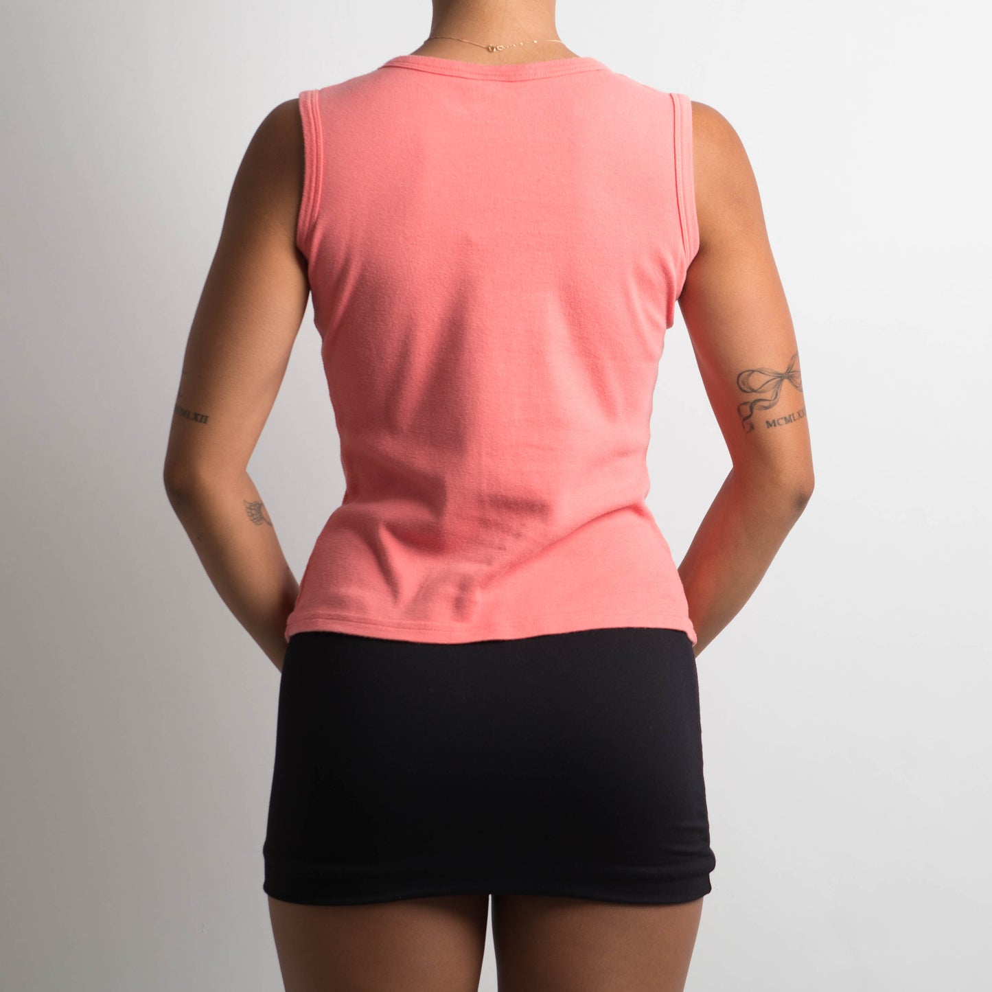 PEACH SLEEVELESS GRAPHIC TOP