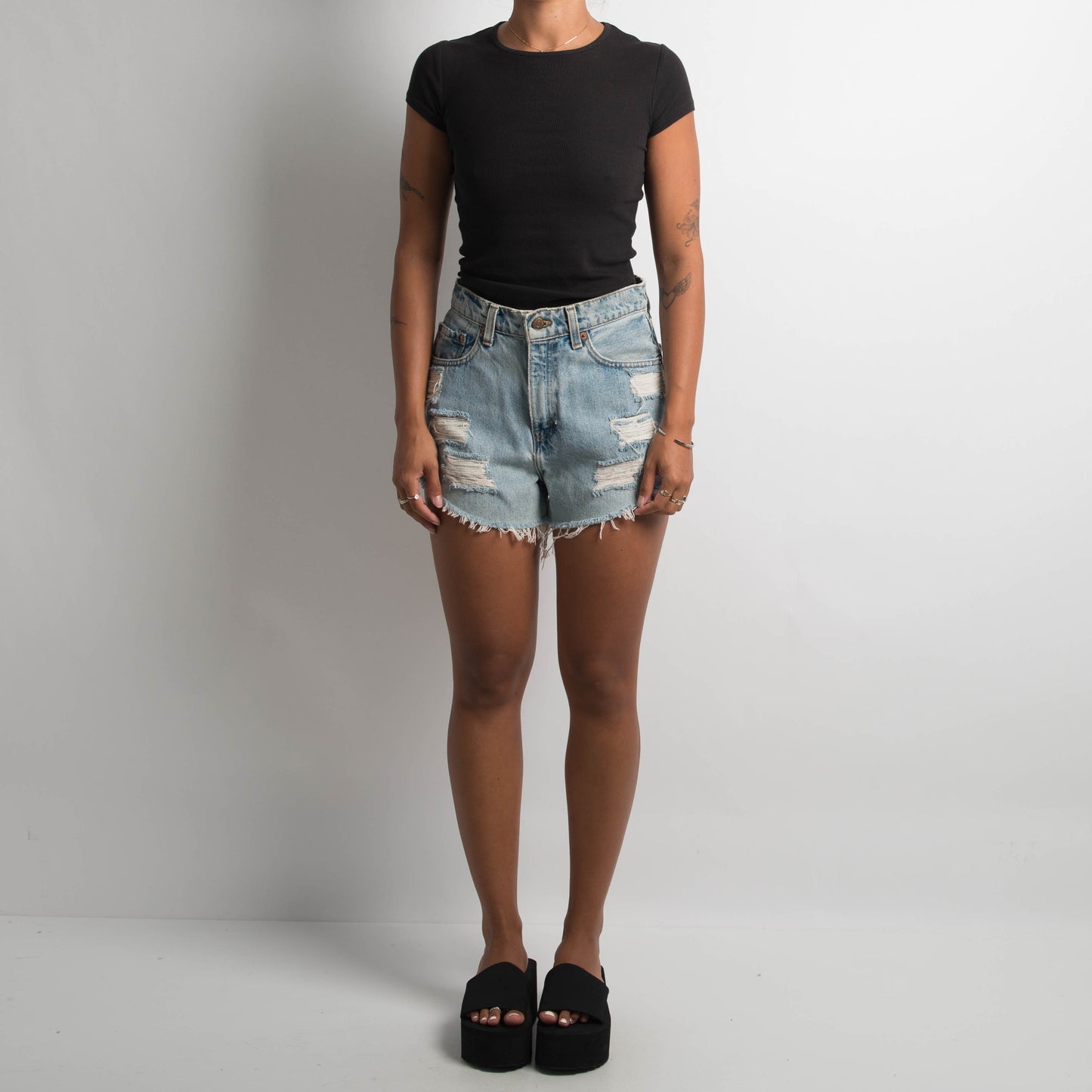 LEVI'S DENIM CUT OFF SHORTS