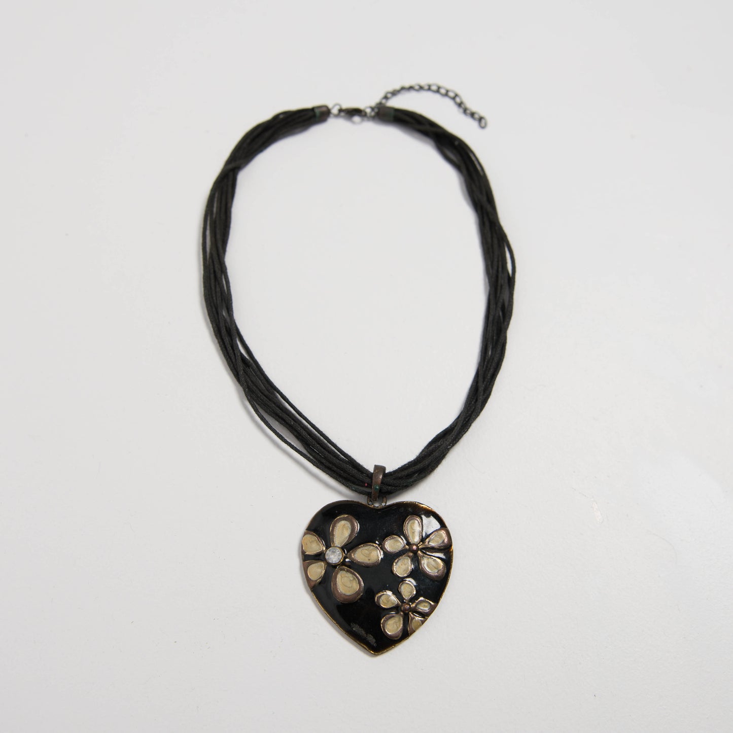 BLACK HEART NECKLACE