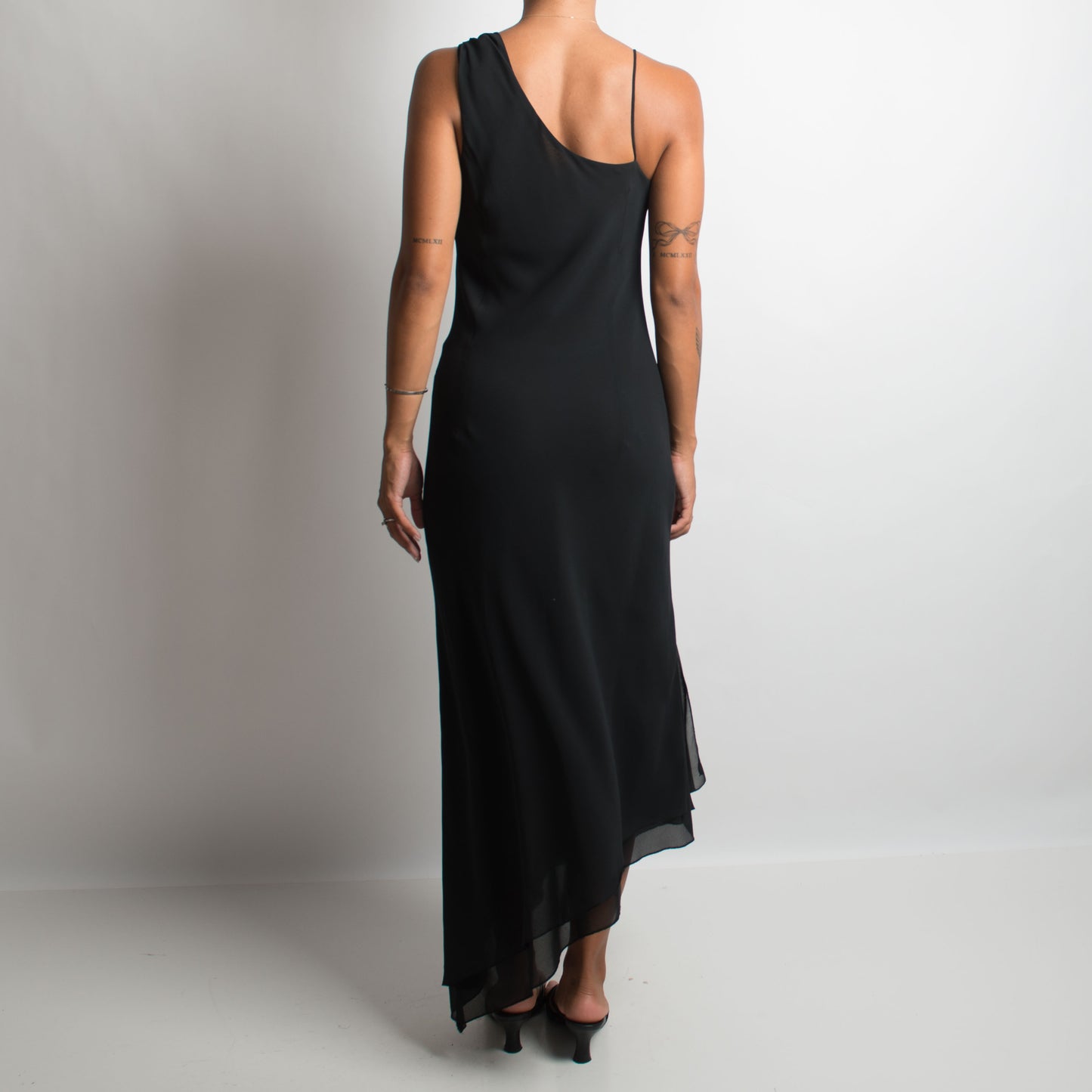 ROBE DE SOIRÉE ASYMÉTRIQUE NOIRE