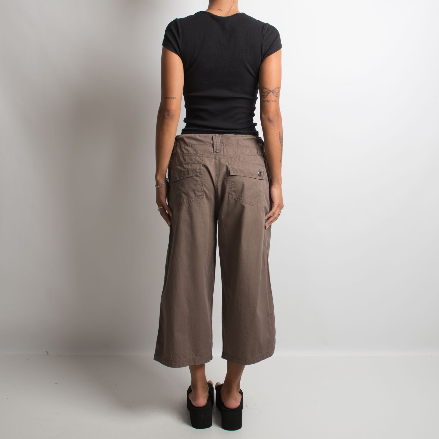 PANTALON CAPRI À JAMBES LARGES MARRON