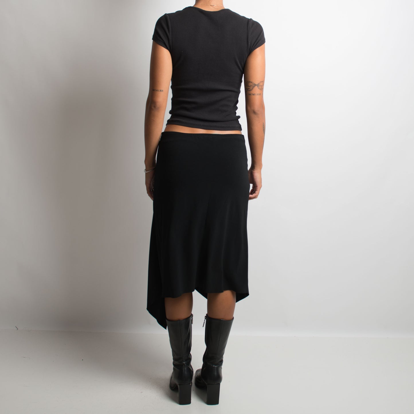 BLACK ASYMMETRIC SKIRT