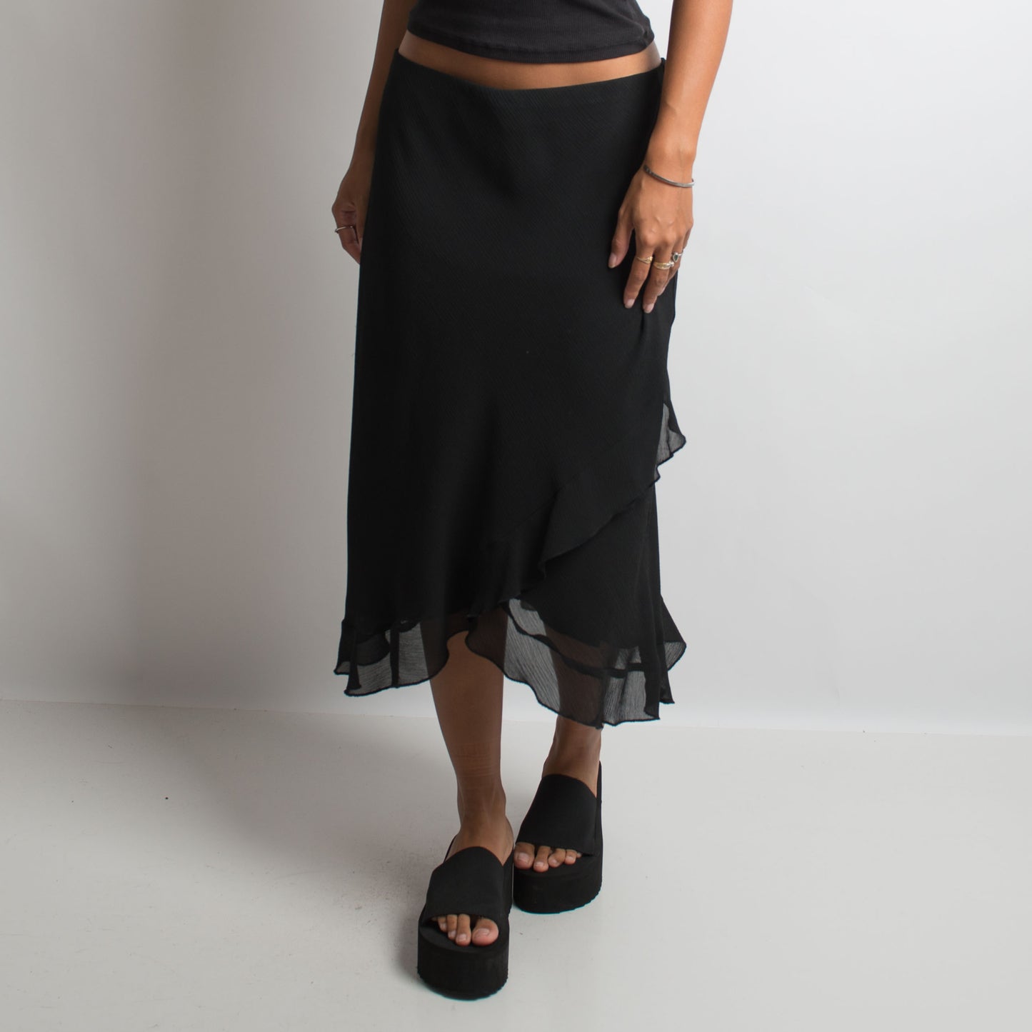 BLACK RUFFLE MIDI SKIRT