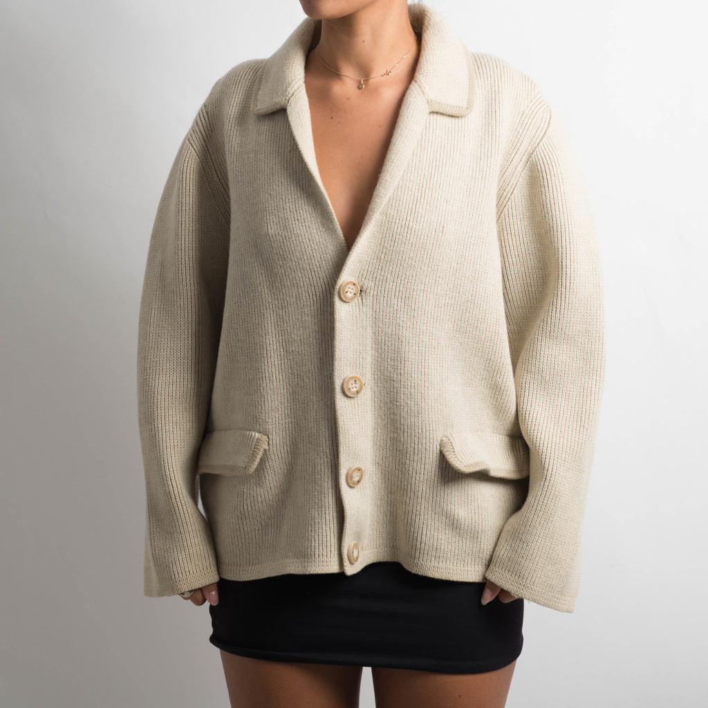 THICK COLLARED KNIT CARDIGAN