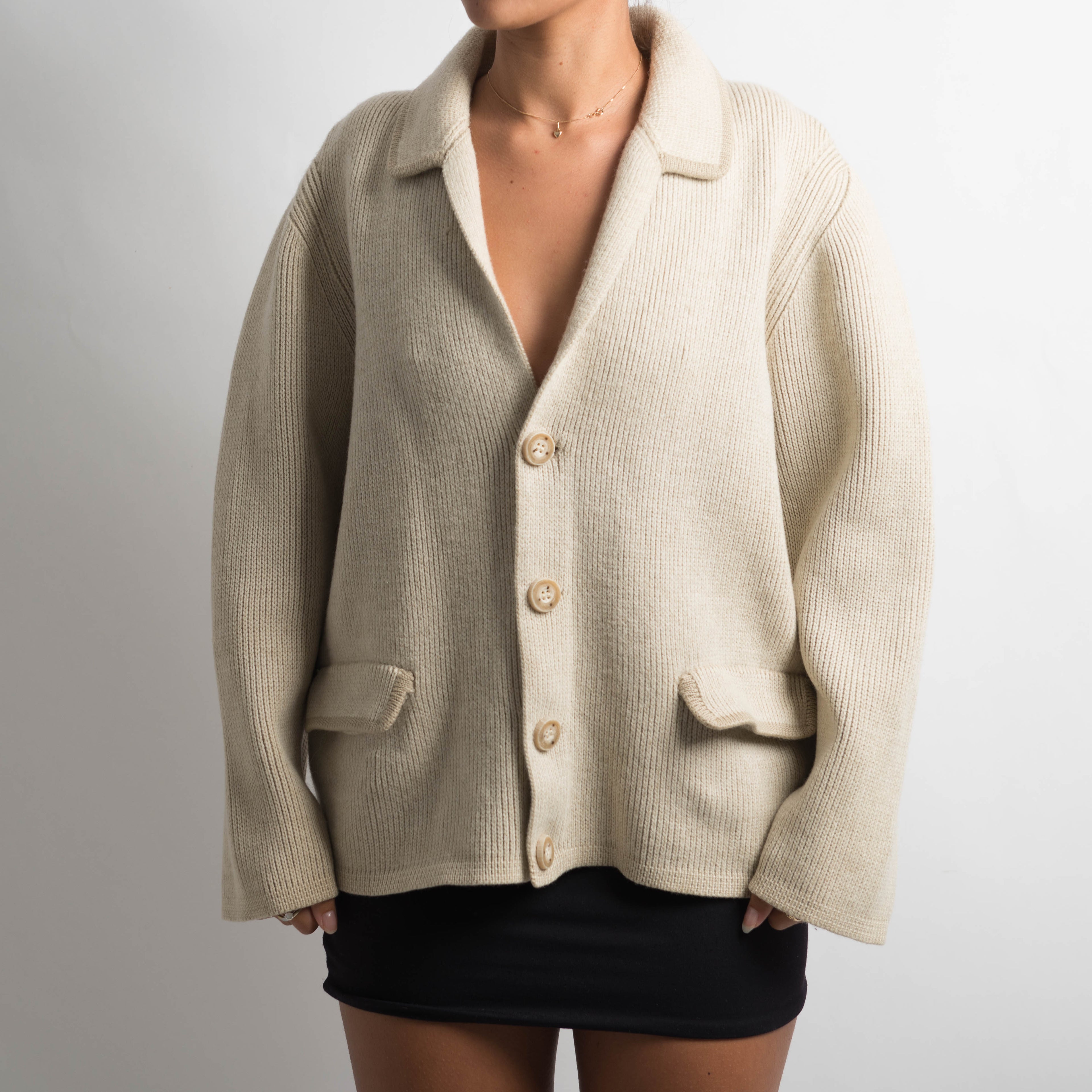 THICK COLLARED KNIT CARDIGAN