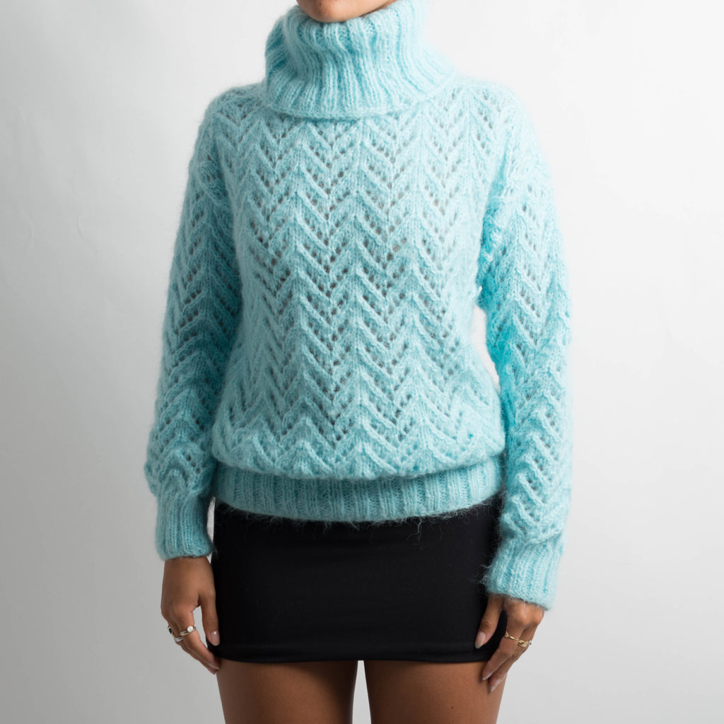BLUE KNIT TURTLENECK SWEATER