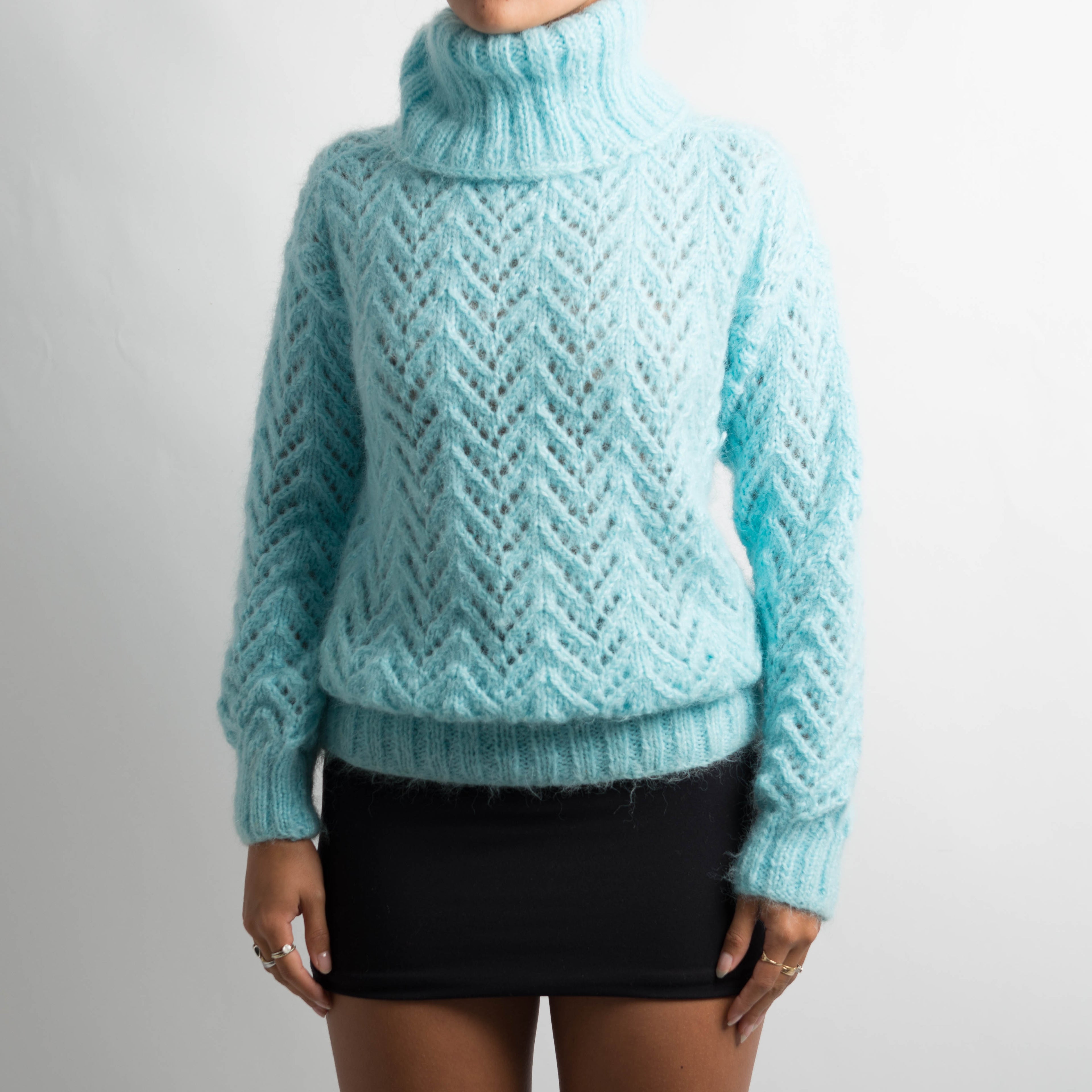 BLUE KNIT TURTLENECK SWEATER