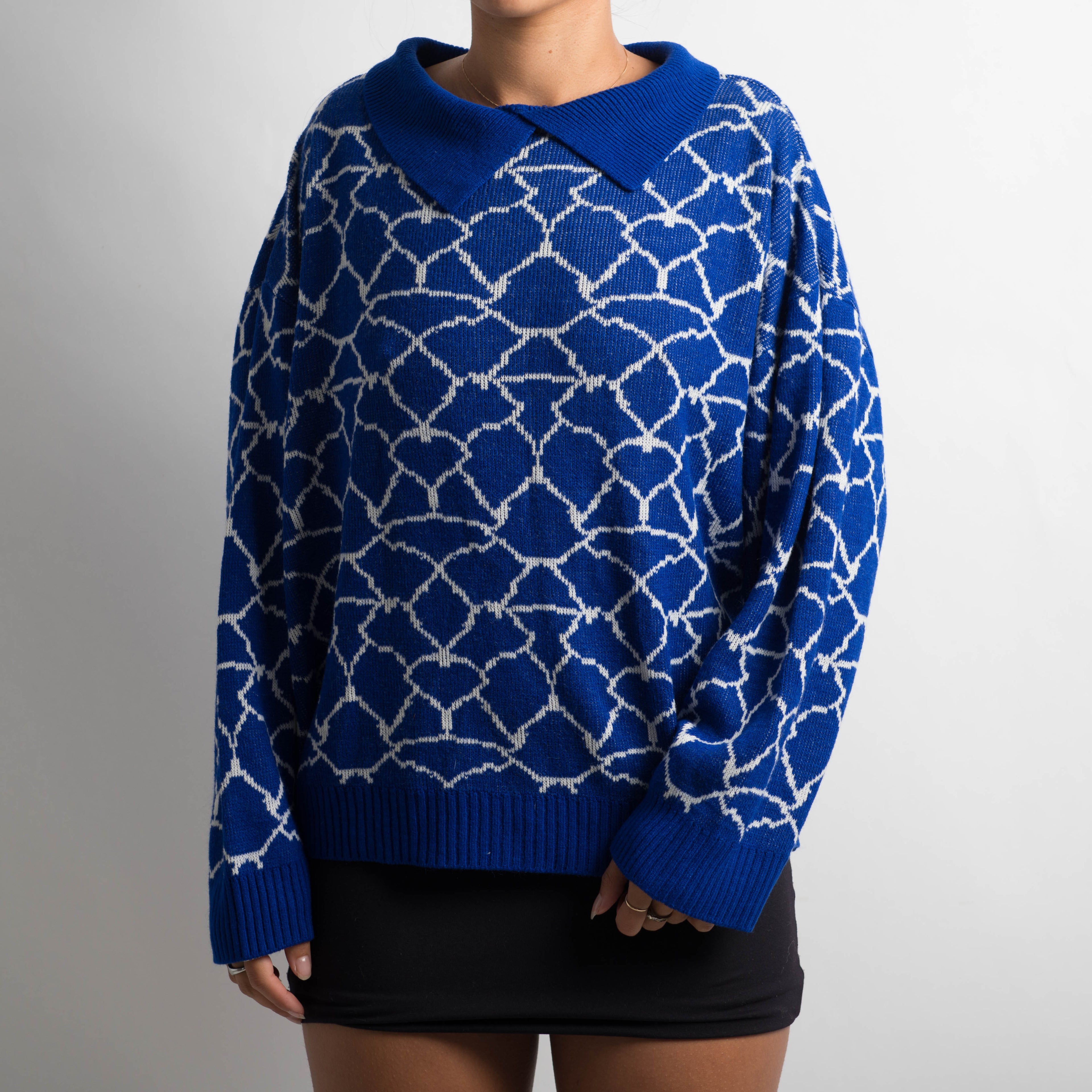 BLUE PATTERNED KNIT SWEATER