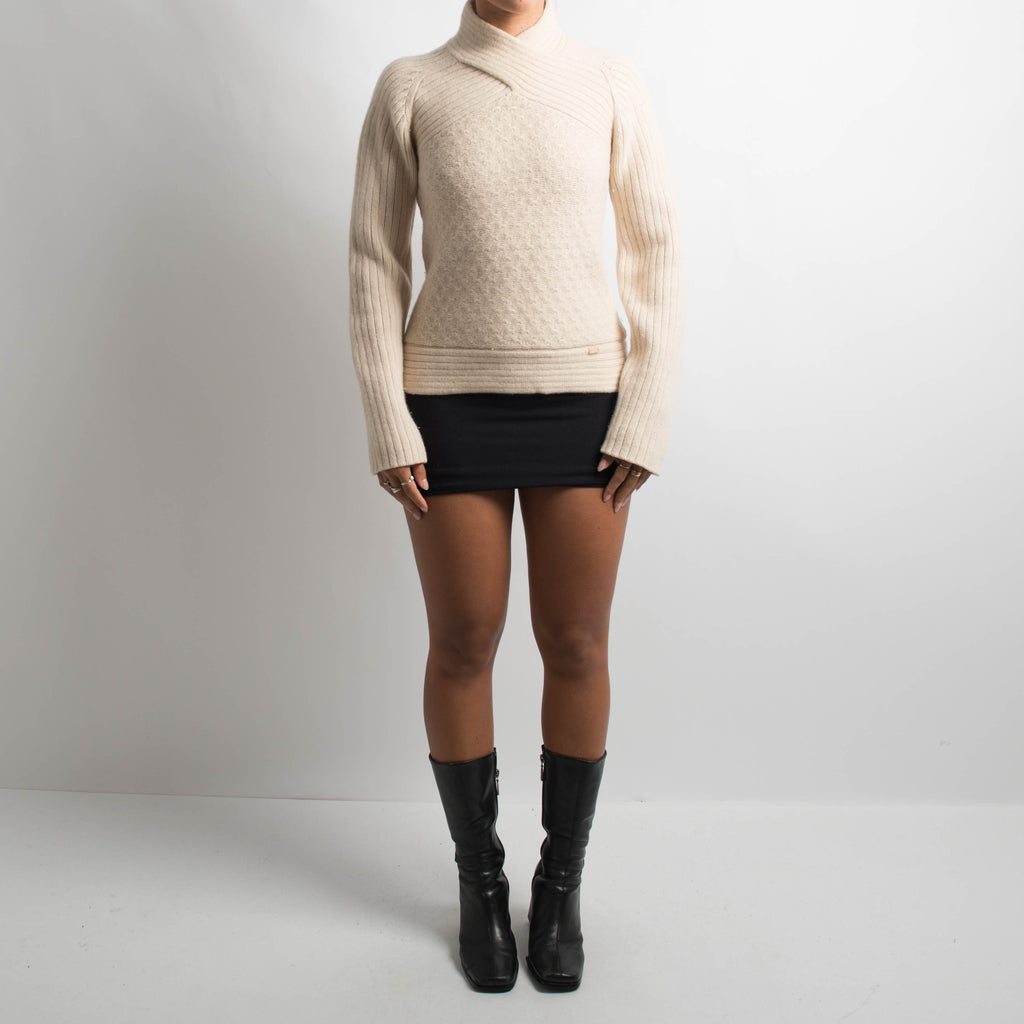 CREAM TEXTURED KNIT SWEATER