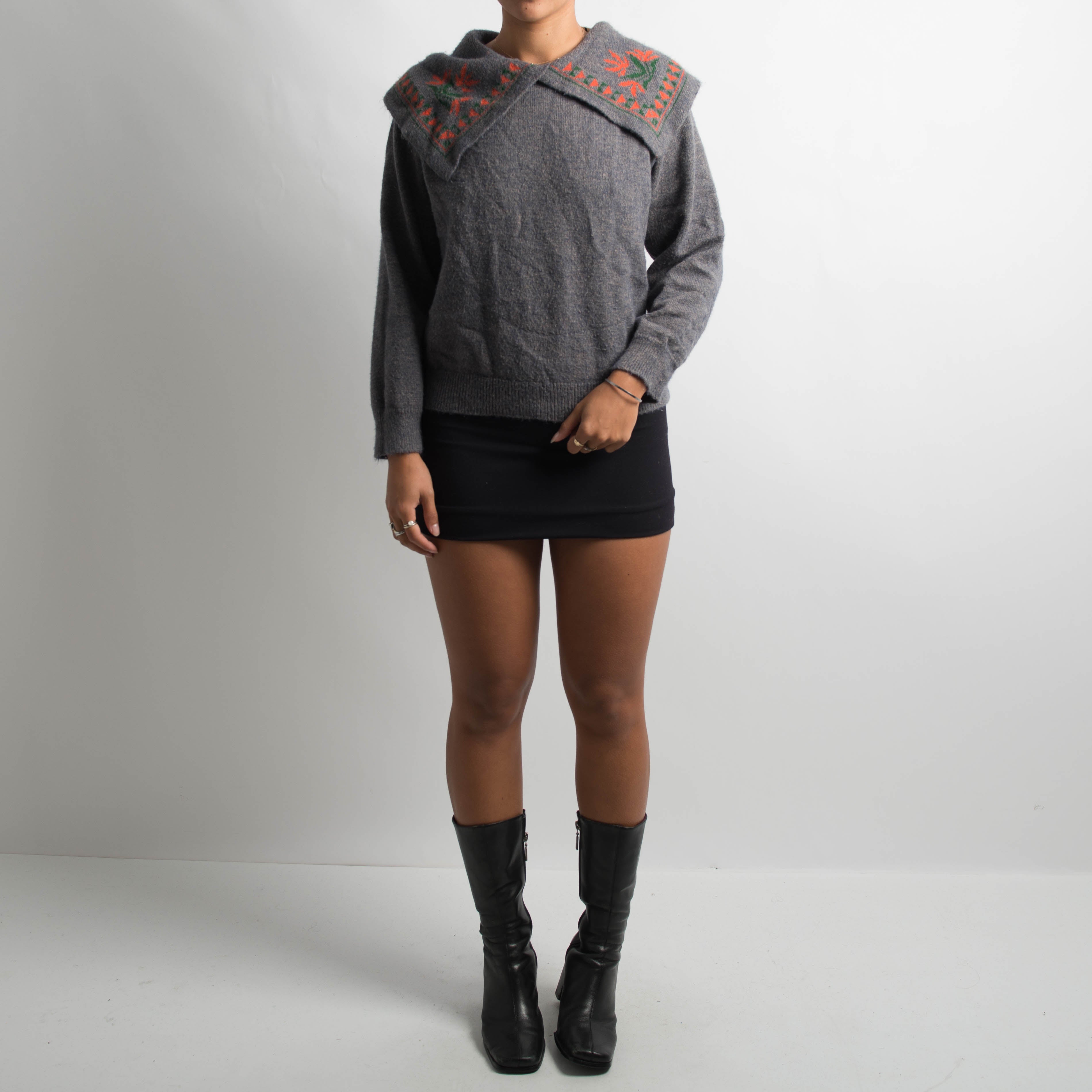 OVERSIZED COLLAR KNIT SWEATER