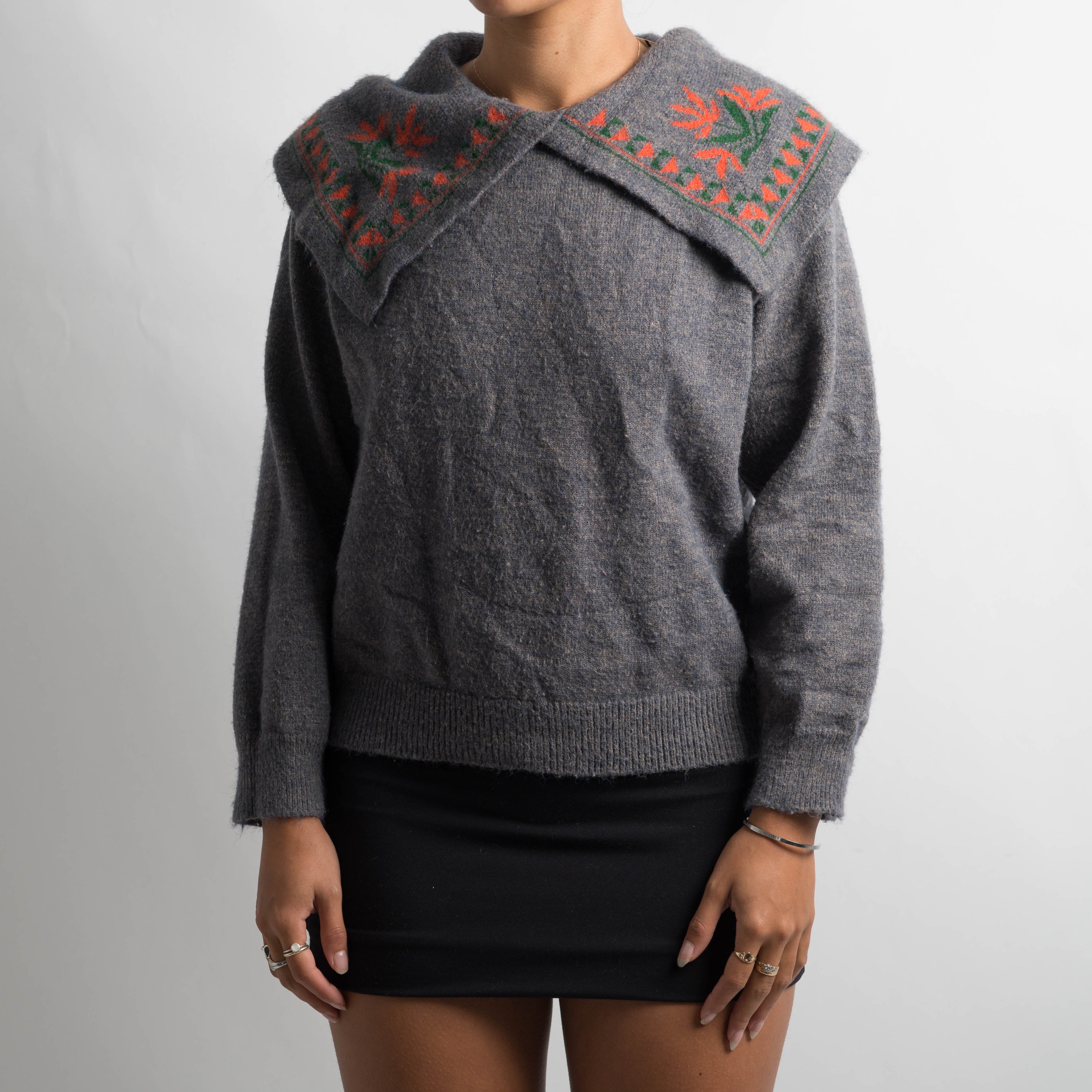 OVERSIZED COLLAR KNIT SWEATER