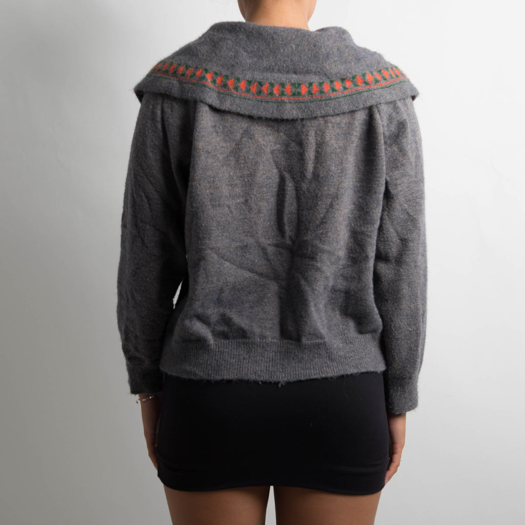 OVERSIZED COLLAR KNIT SWEATER