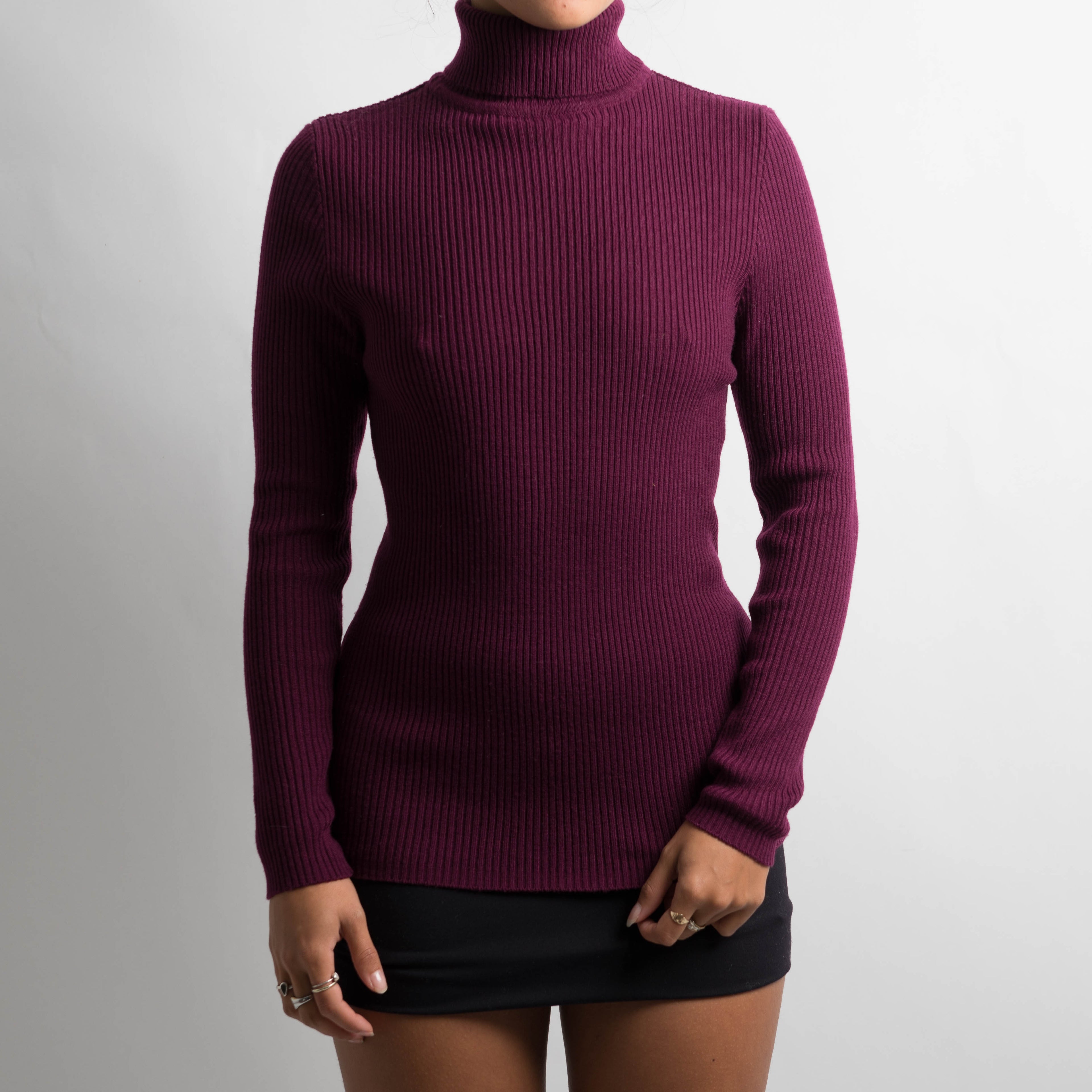 PLUM TURTLENECK TOP