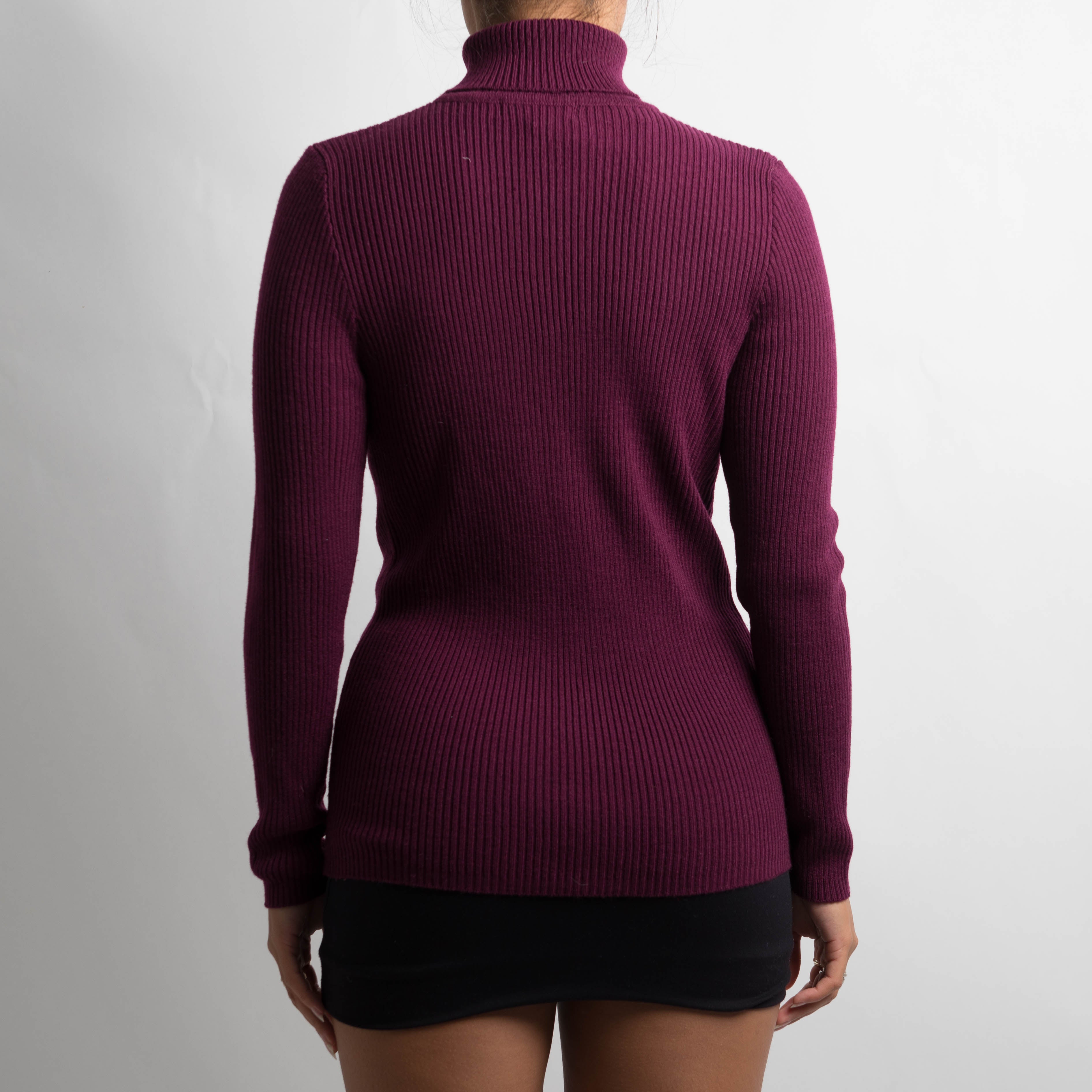 PLUM TURTLENECK TOP