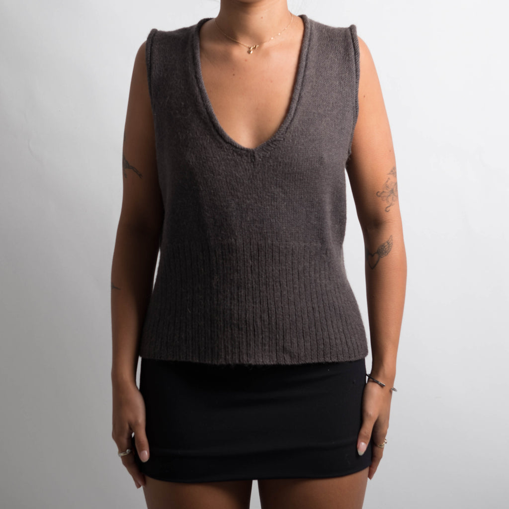 GREY KNIT VEST