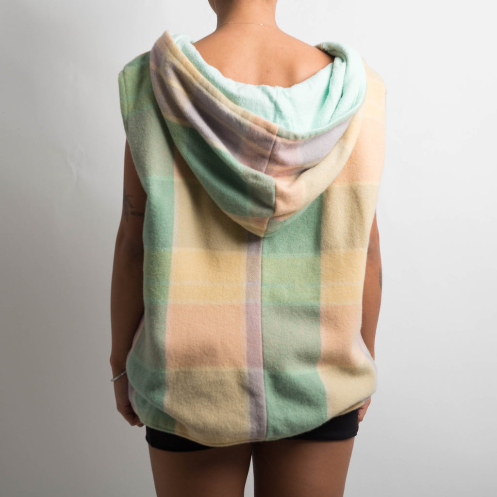 REVERSIBLE BUTTON VEST