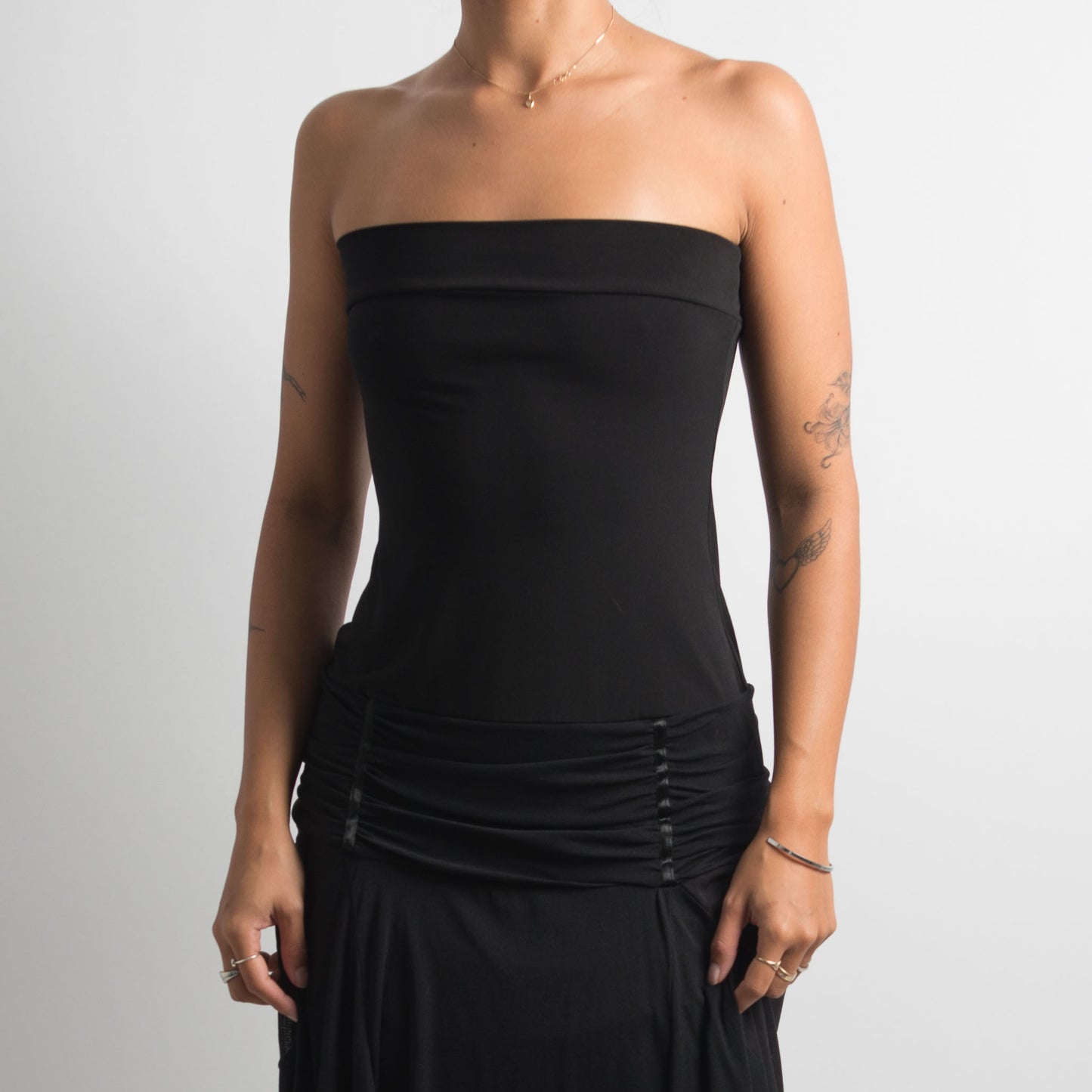 BLACK STRAPLESS DRESS