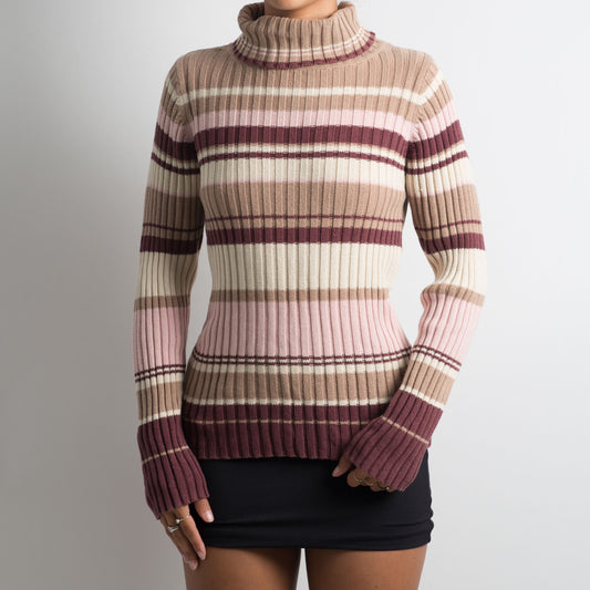 RIBBED KNIT TURTLENECK