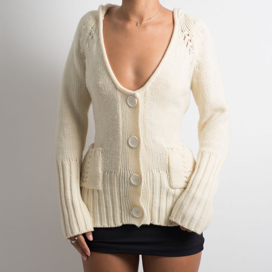 CARDIGAN À CAPUCHE EN TRICOT CRÈME