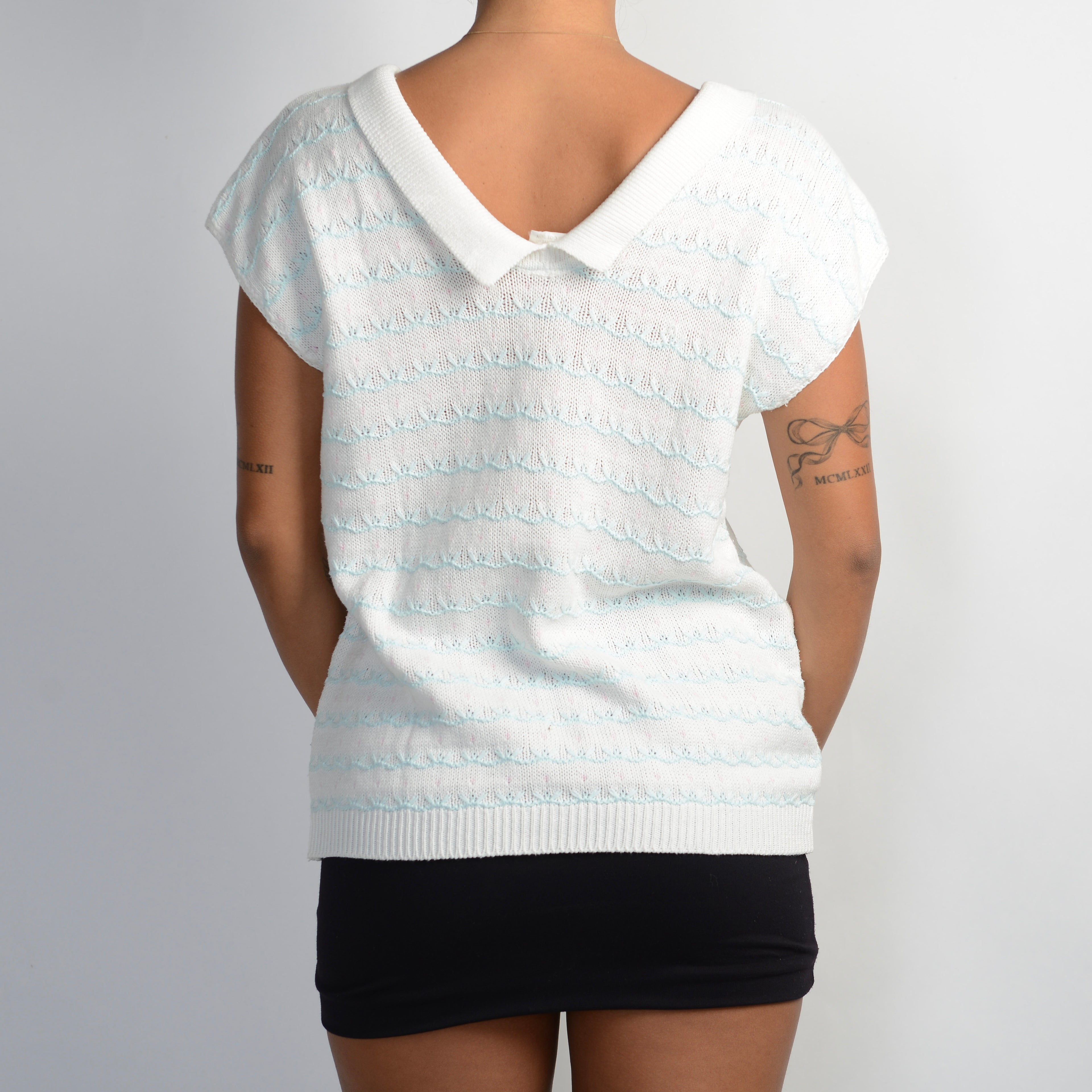 COLLARED KNIT TOP