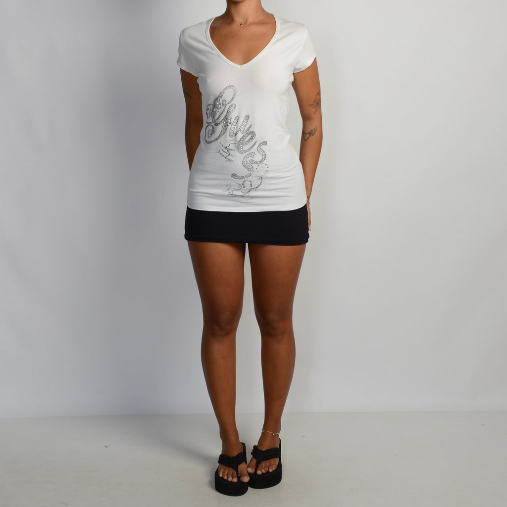 WHITE V NECK TEE
