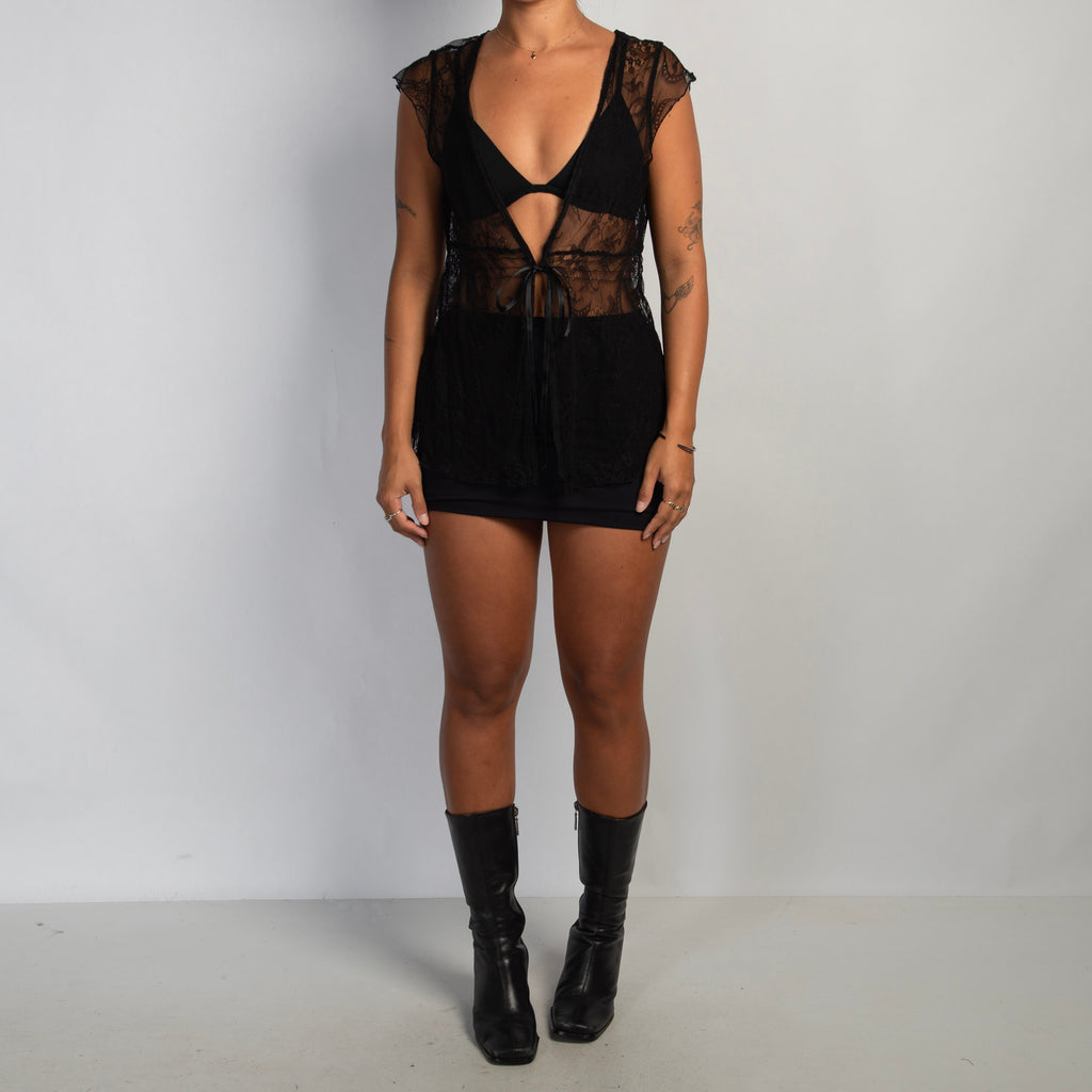 BLACK LACE TIE FRONT TOP
