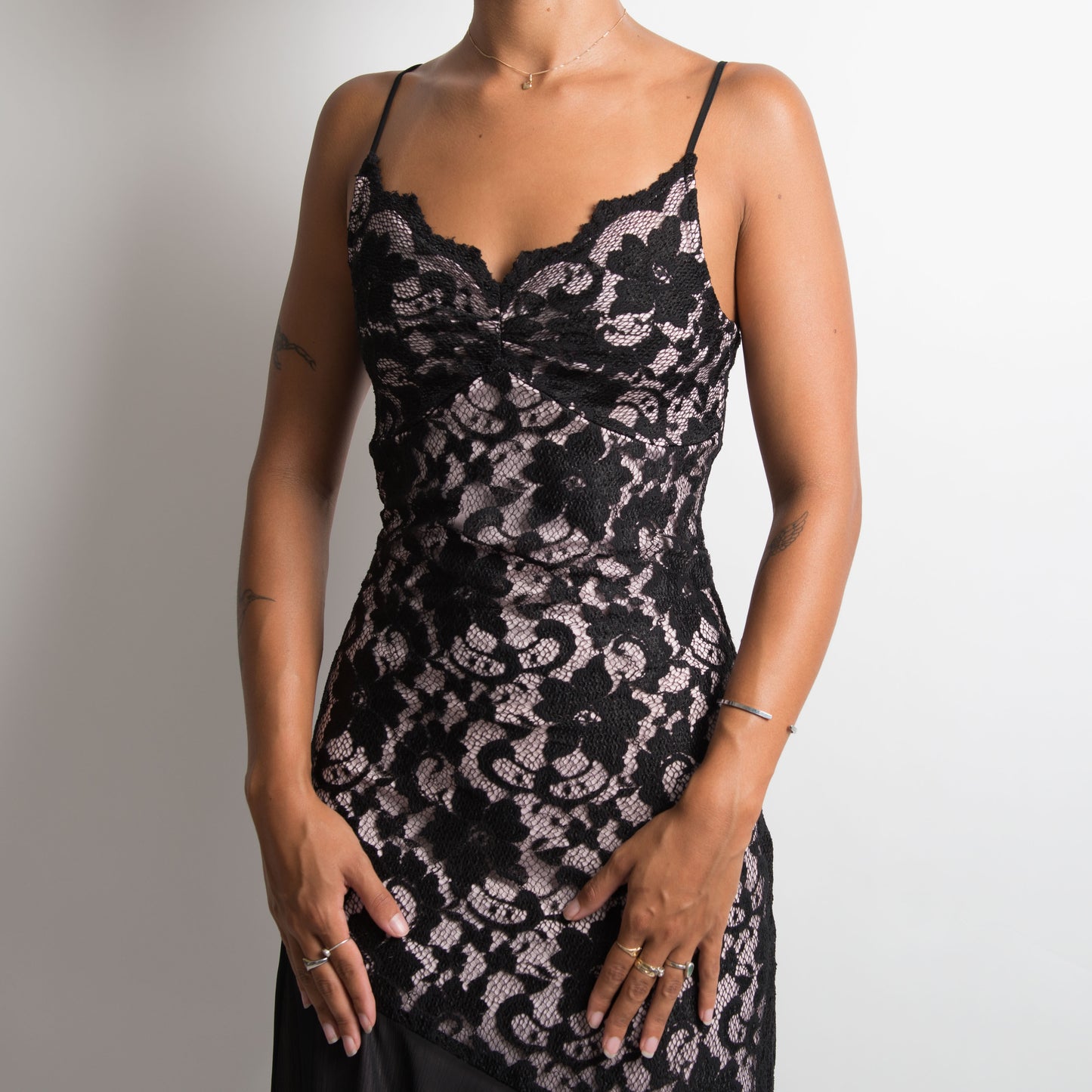 BLACK LACE EVENING DRESS